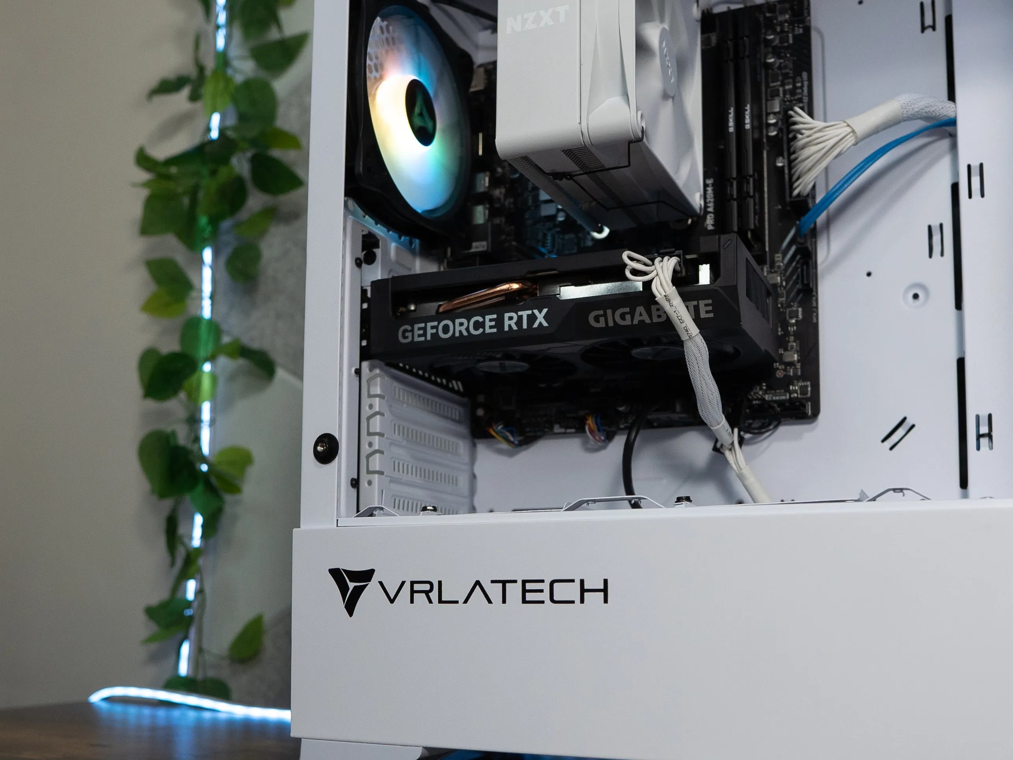 🌨🌨 | GIGABYTE RTX 4060 | RYZEN 5 8400F | 32GB DDR5 RAM | 1.5TB | Arctic Snow