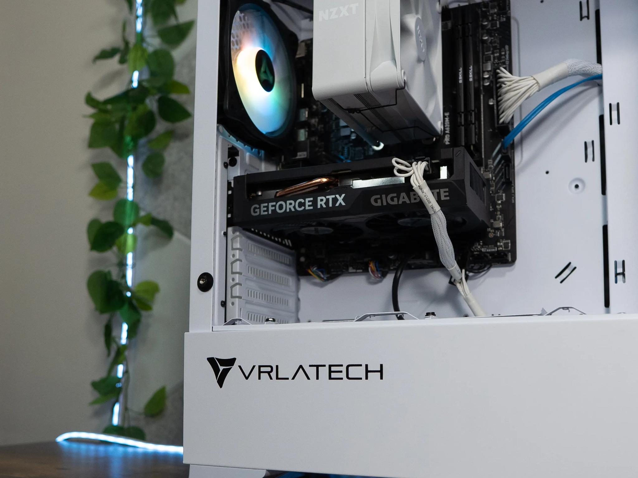 🌨🌨 | GIGABYTE RTX 4060 | RYZEN 5 8400F | 32GB DDR5 RAM | 1.5TB | Arctic Snow