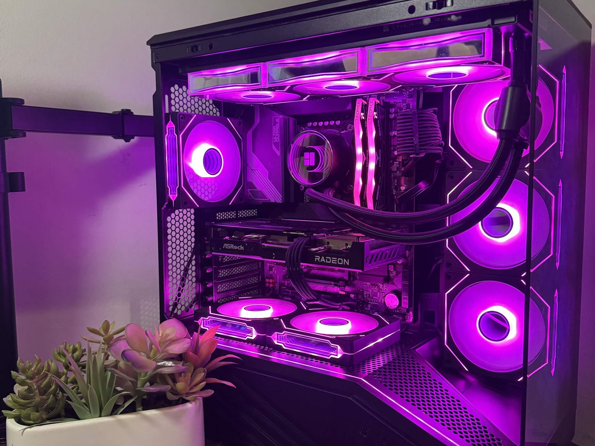 New Custom Showcase 14-Core Gaming PC - i5 14600KF | RX 9060 XT 16GB | 32GB 6400MHz DDR5