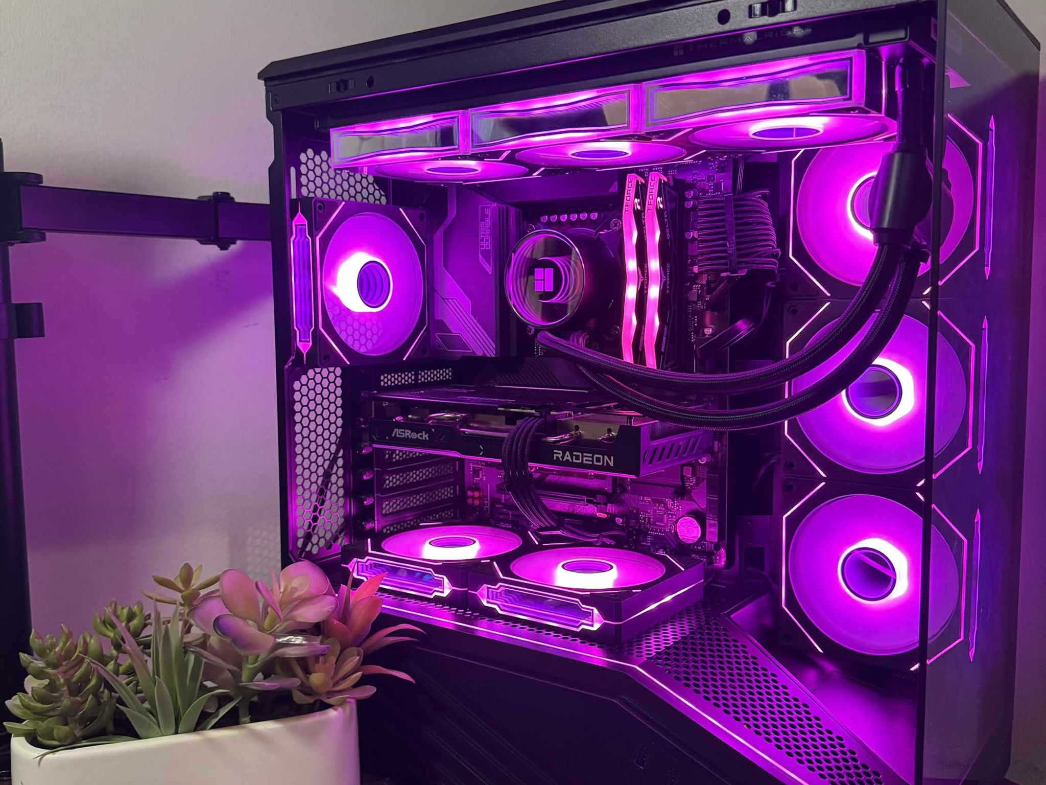 New Custom Showcase 14-Core Gaming PC - i5 14600KF | RX 9060 XT 16GB | 32GB 6400MHz DDR5
