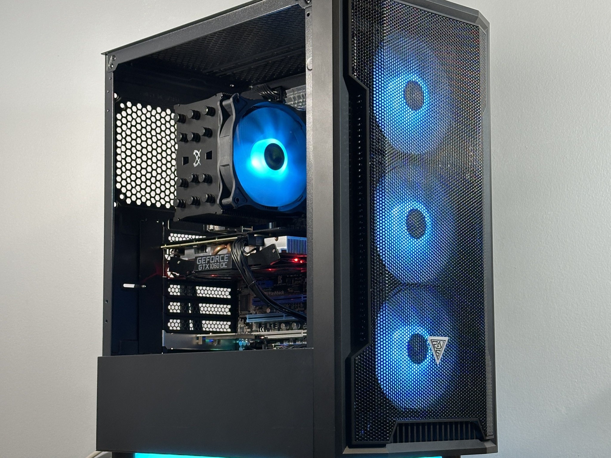 GTX 1060 6GB | Intel i7 3930K | 16GB DDR3 | 512GB SSD | Windows 10 | WIFI + BT | Custom Gaming PC