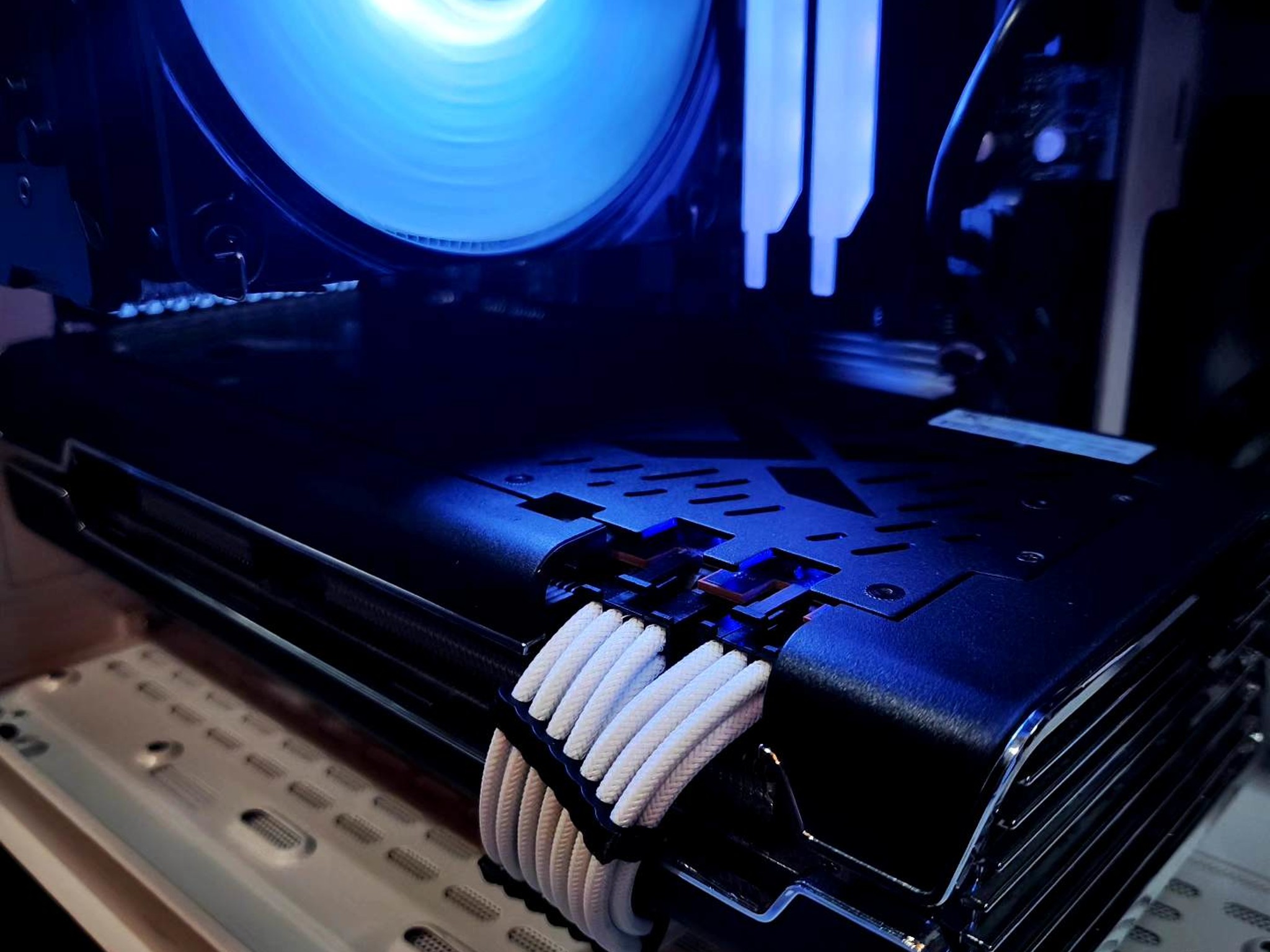 💙🤍 RX 5700XT // Ryzen 5 5600 // 16GB 3600MHz // 1TB NVMe Gen 3