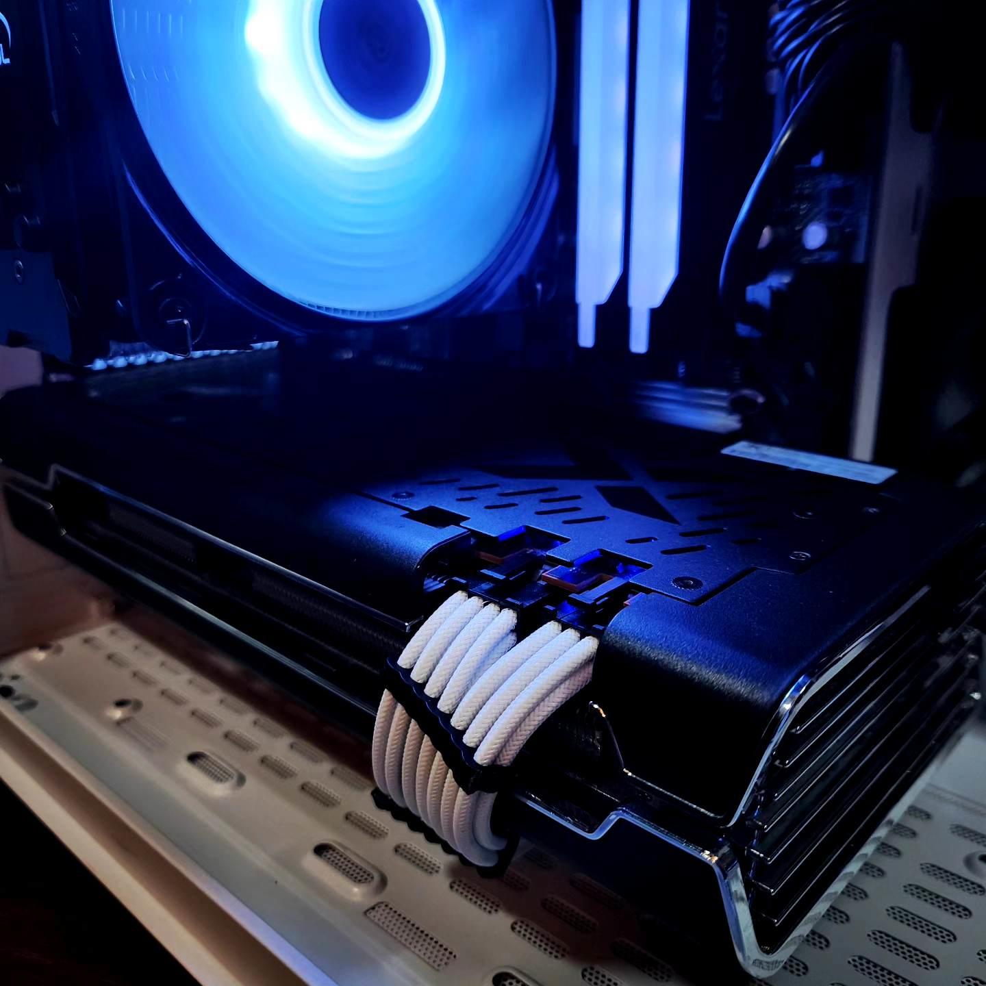💙🤍 RX 5700XT // Ryzen 5 5600 // 16GB 3600MHz // 1TB NVMe Gen 3