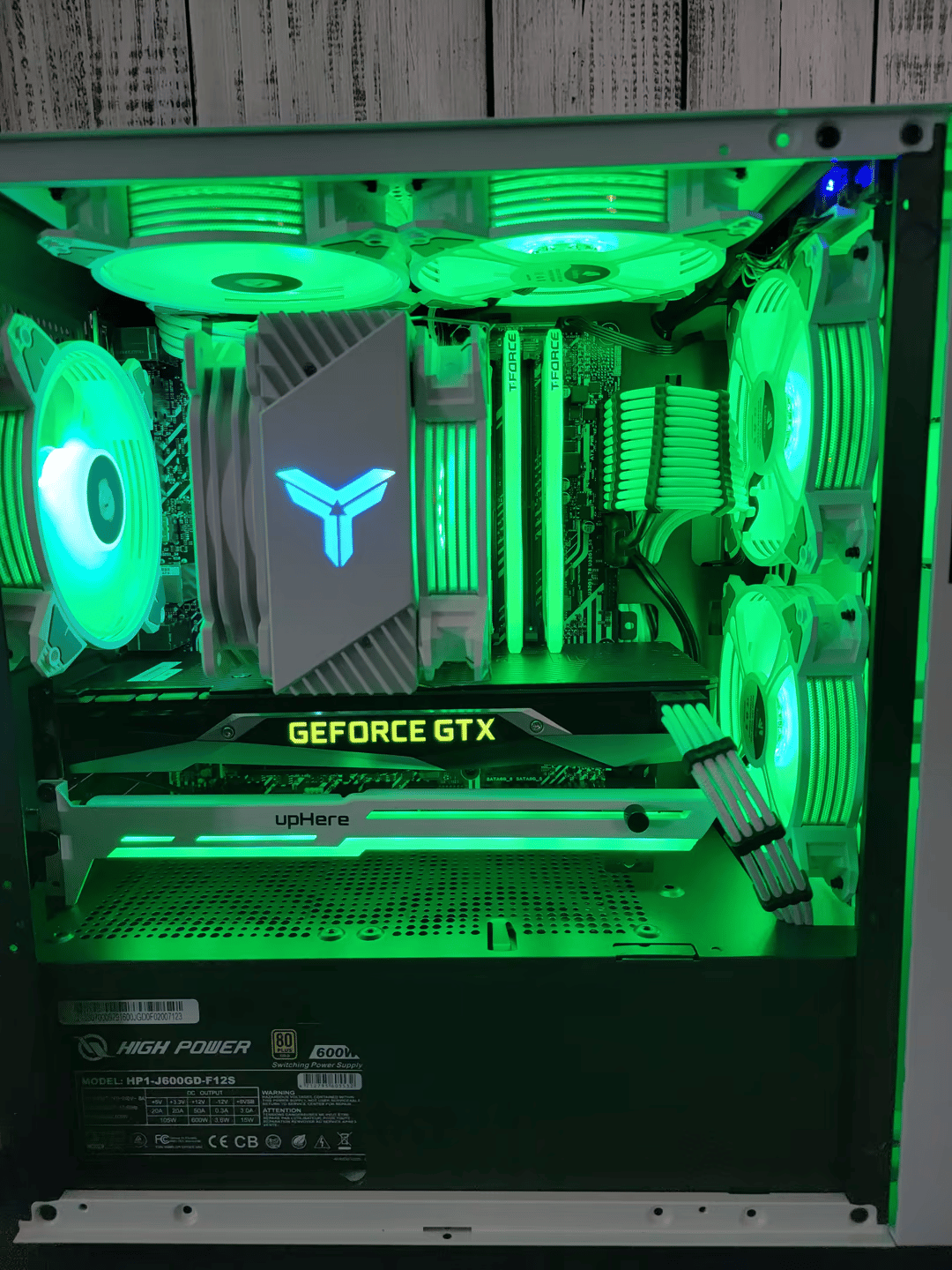 Off-White : Custom Gaming PC (i3-10100F, 16gb ddr4, GTX 1080, 256GB NVME SSD, 2TB HDD)
