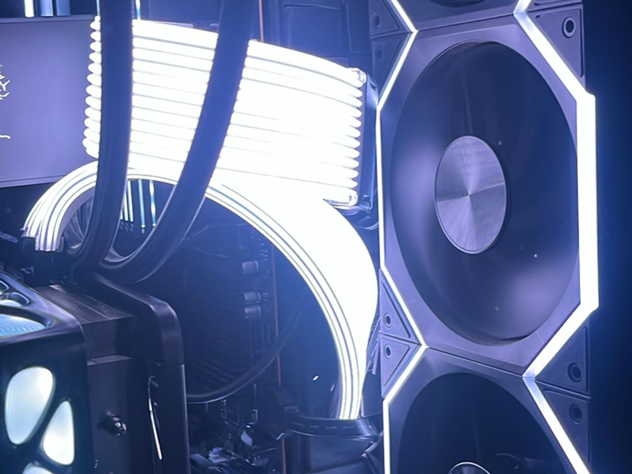 GAMING BUILD | 9070 XT | 7800X3D | 4TB M.2 | 32GB DDR5