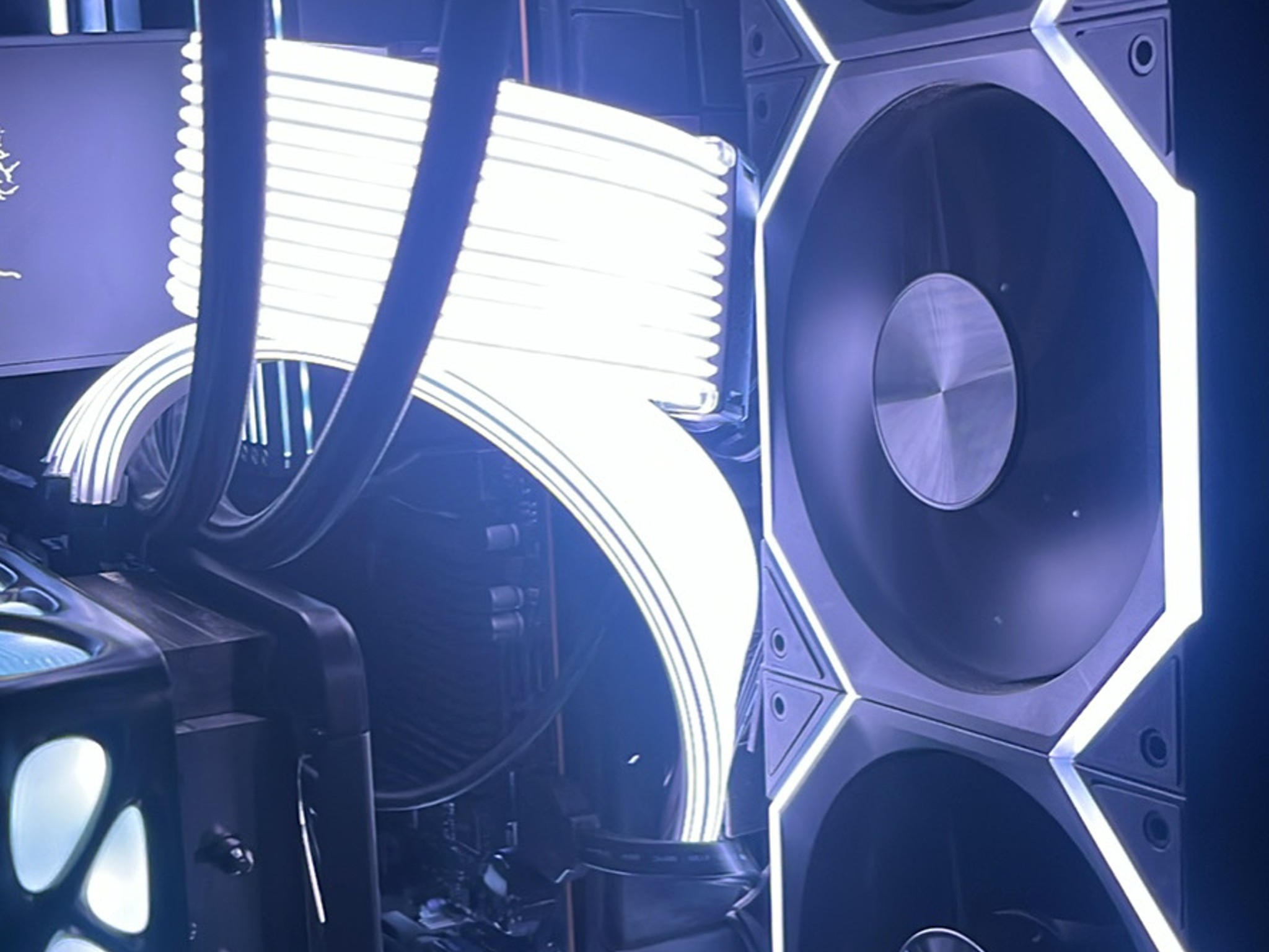 GAMING BUILD | 9070 XT | 7800X3D | 4TB M.2 | 32GB DDR5