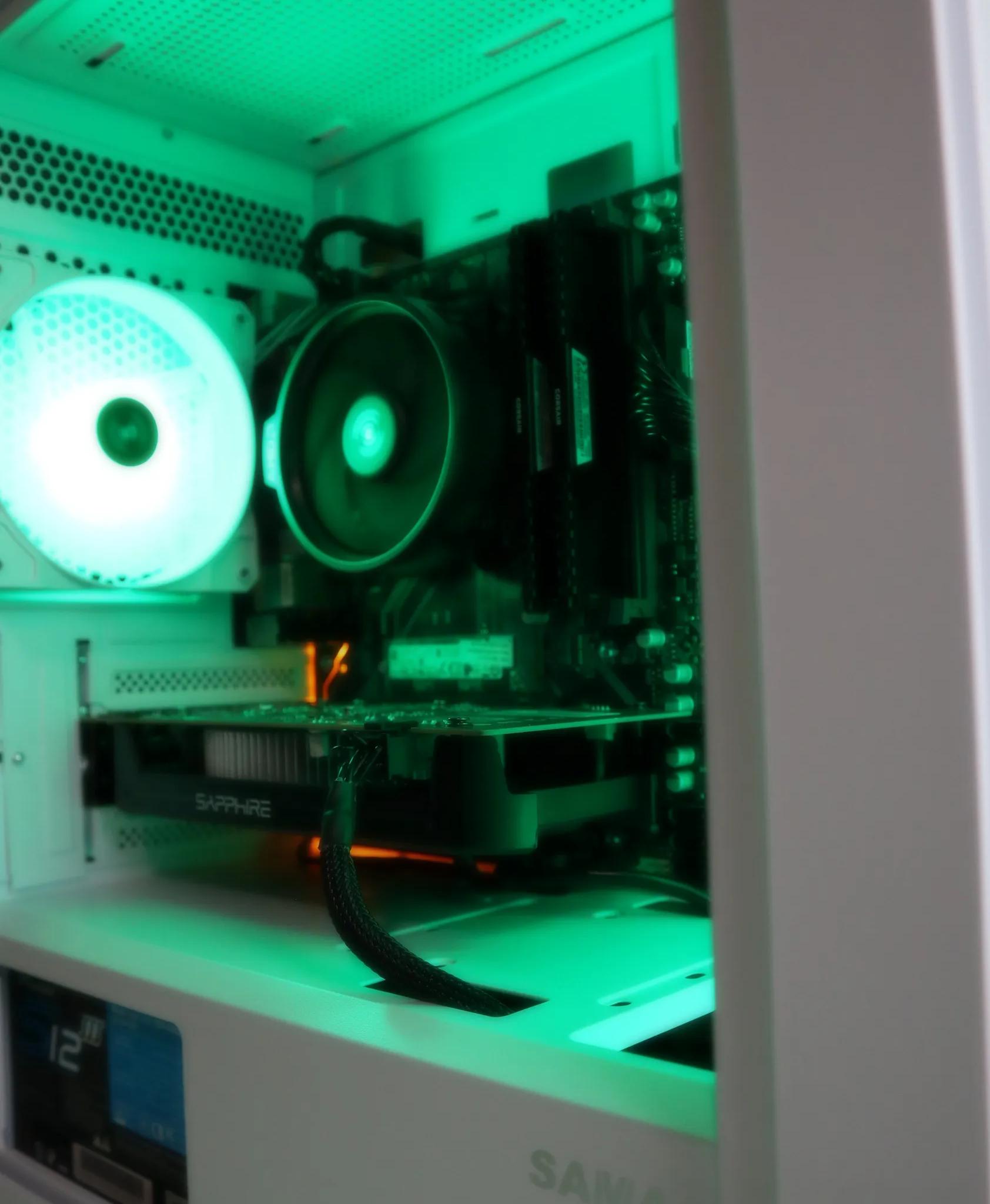 FB-AD  | Ryzen 3 2300X/RX 560 4GB Gaming PC