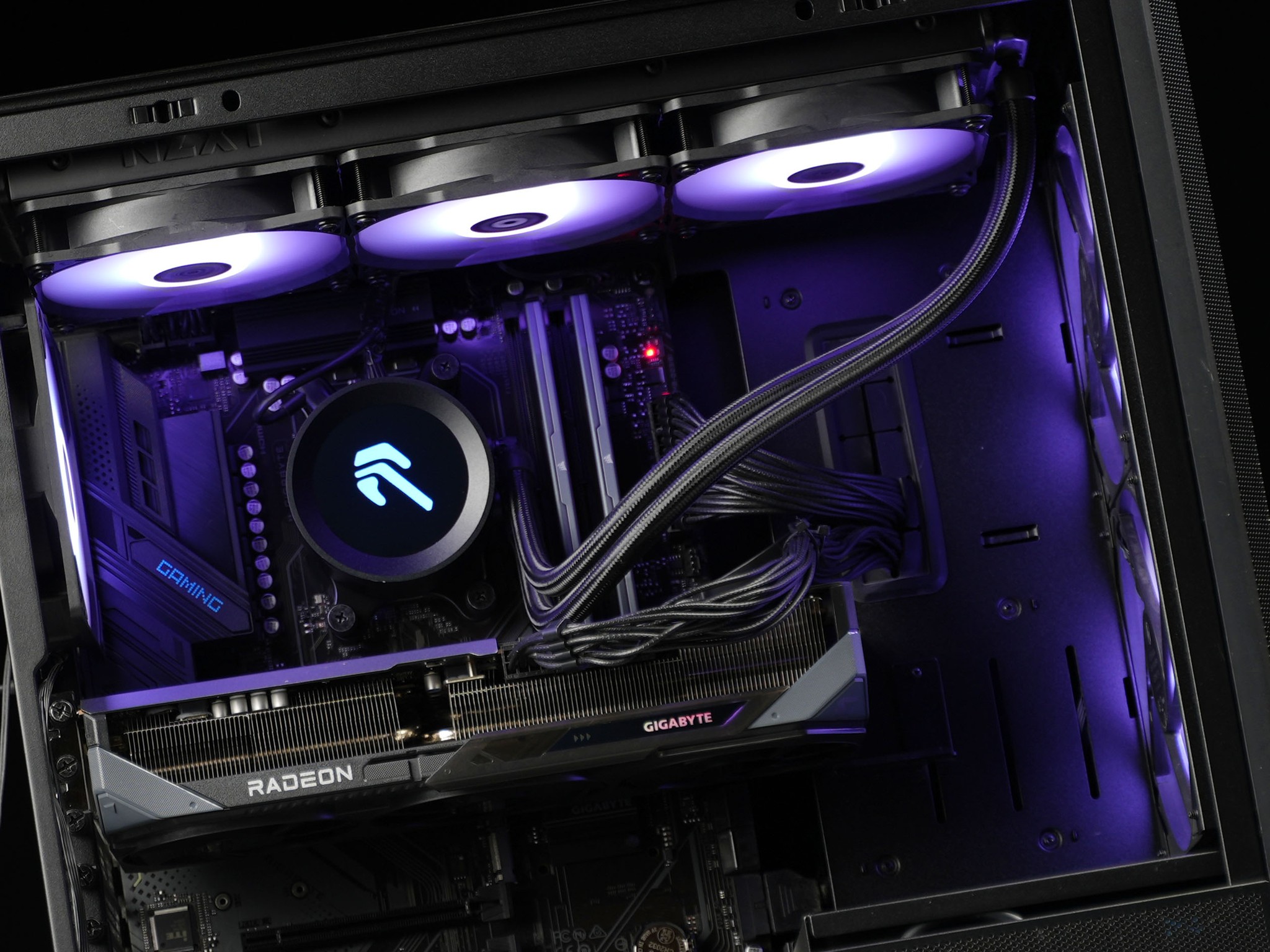 \ RF-03 / RX 9070 XT Ryzen 7 9800X3D 32GB 2TB Windows 11 4K Gaming PC Powerhouse