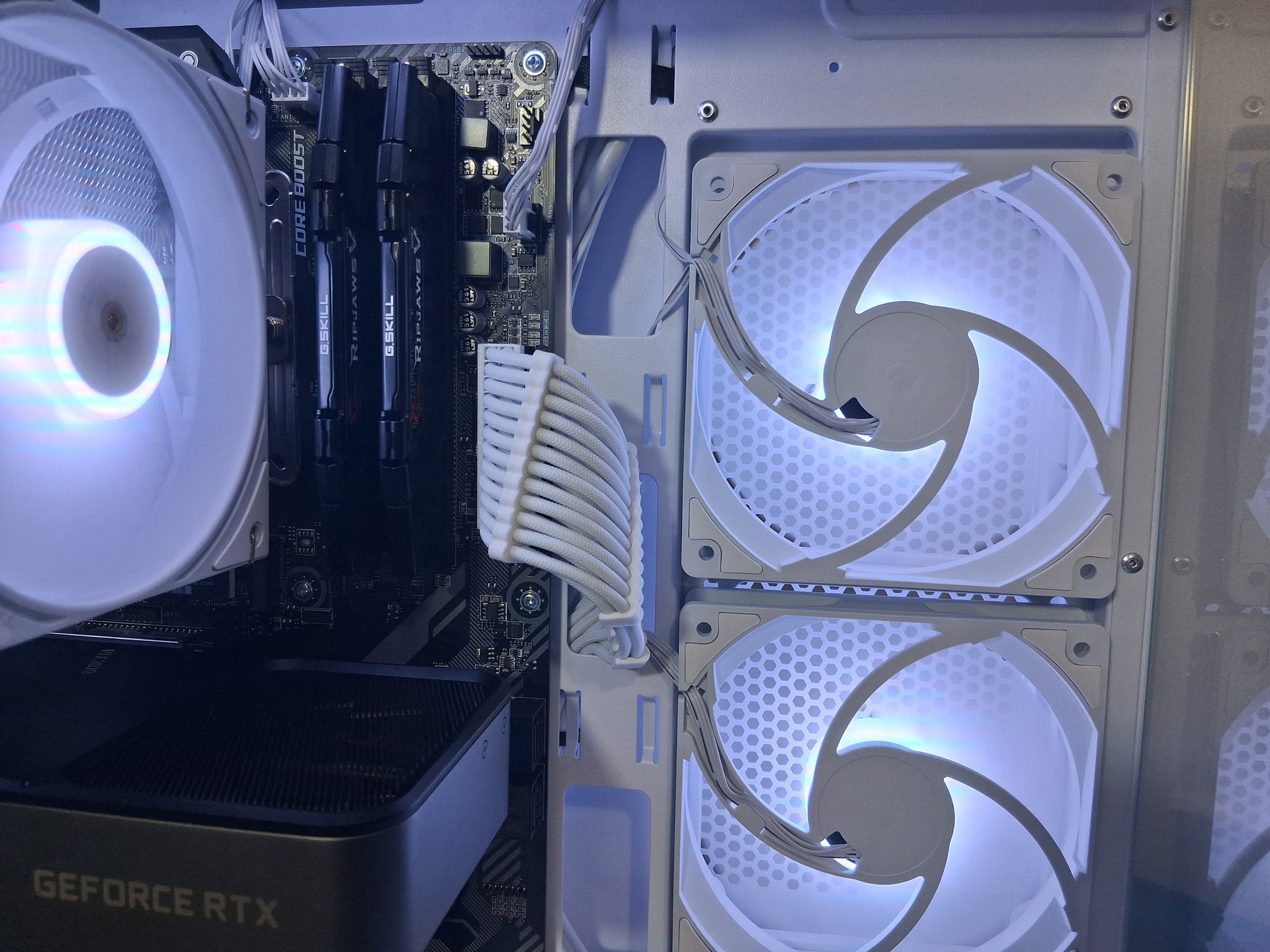 UDGX Signature Series – Ryzen 7 + RTX 3070 FE | White ARGB | Windows 11 Ready