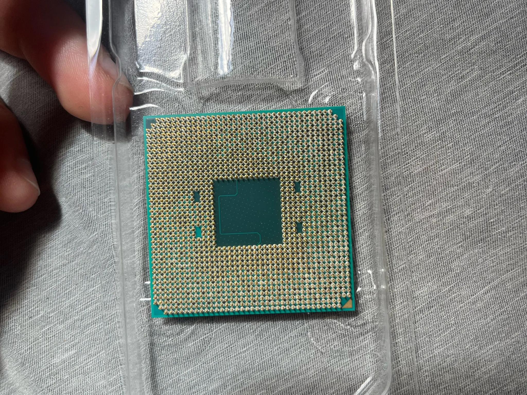 AMD Ryzen 5 3400G 4-Core 8 Thread Processor with CPU Cooler