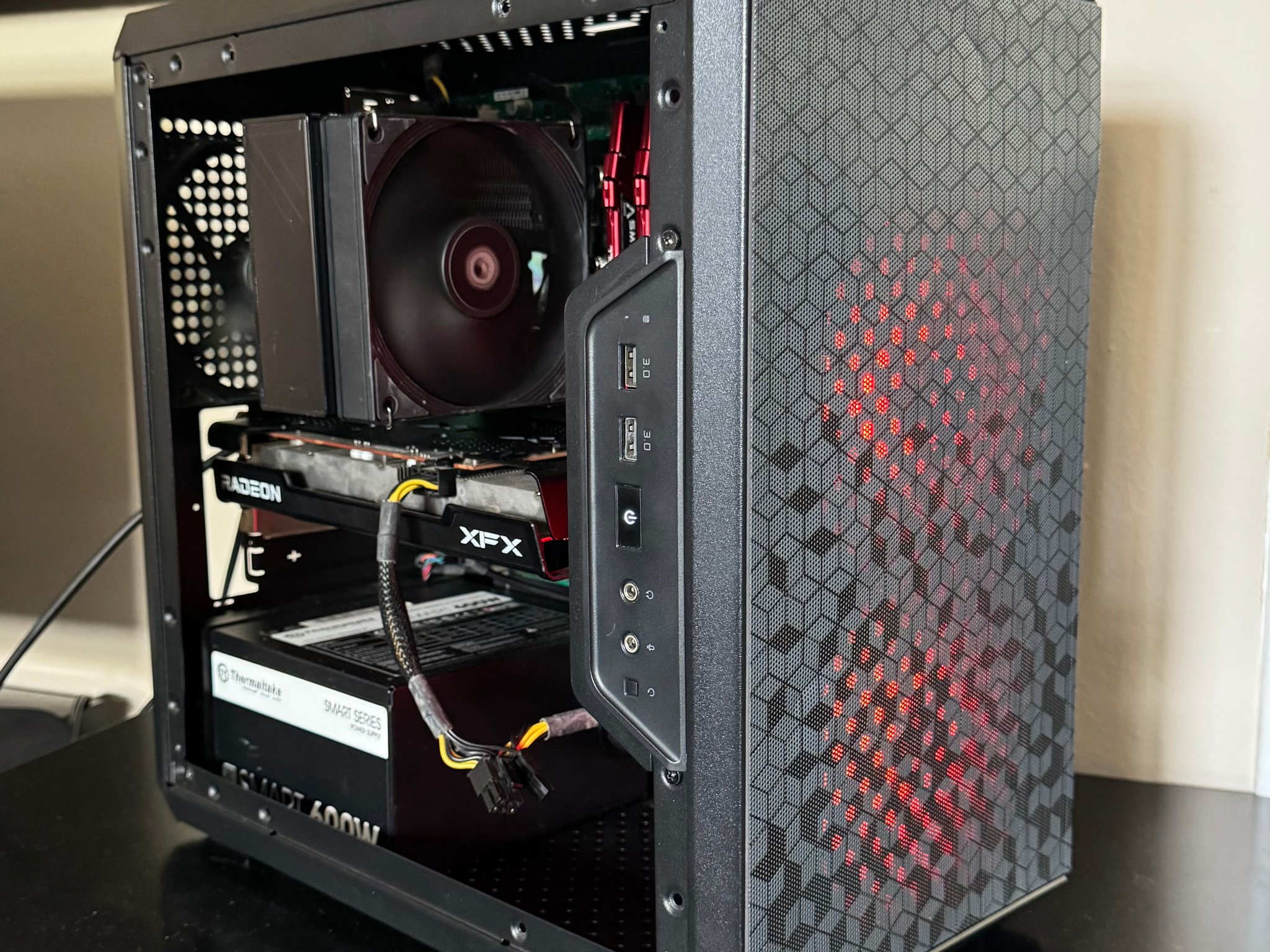 i7-9700F, RX 6600, 2TB Hynix Gold SSD, 16GB G.Skill RAM, Windows 11, Wifi Custom Gaming PC