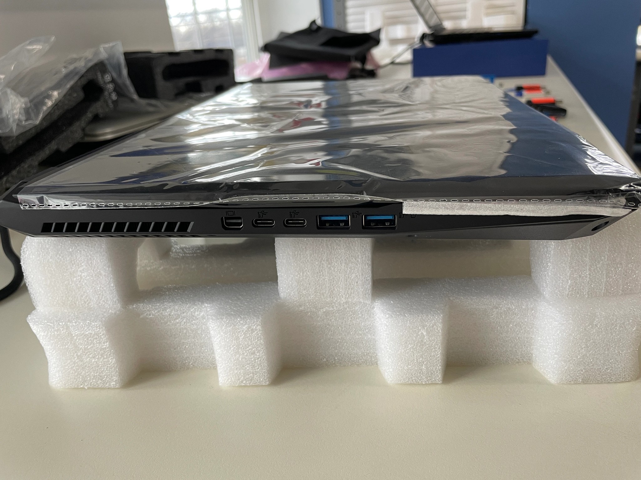 Clevo 15.6" P650HS-G + i7-7700HQ + GTX 1070 + FHD 120Hz Gsync