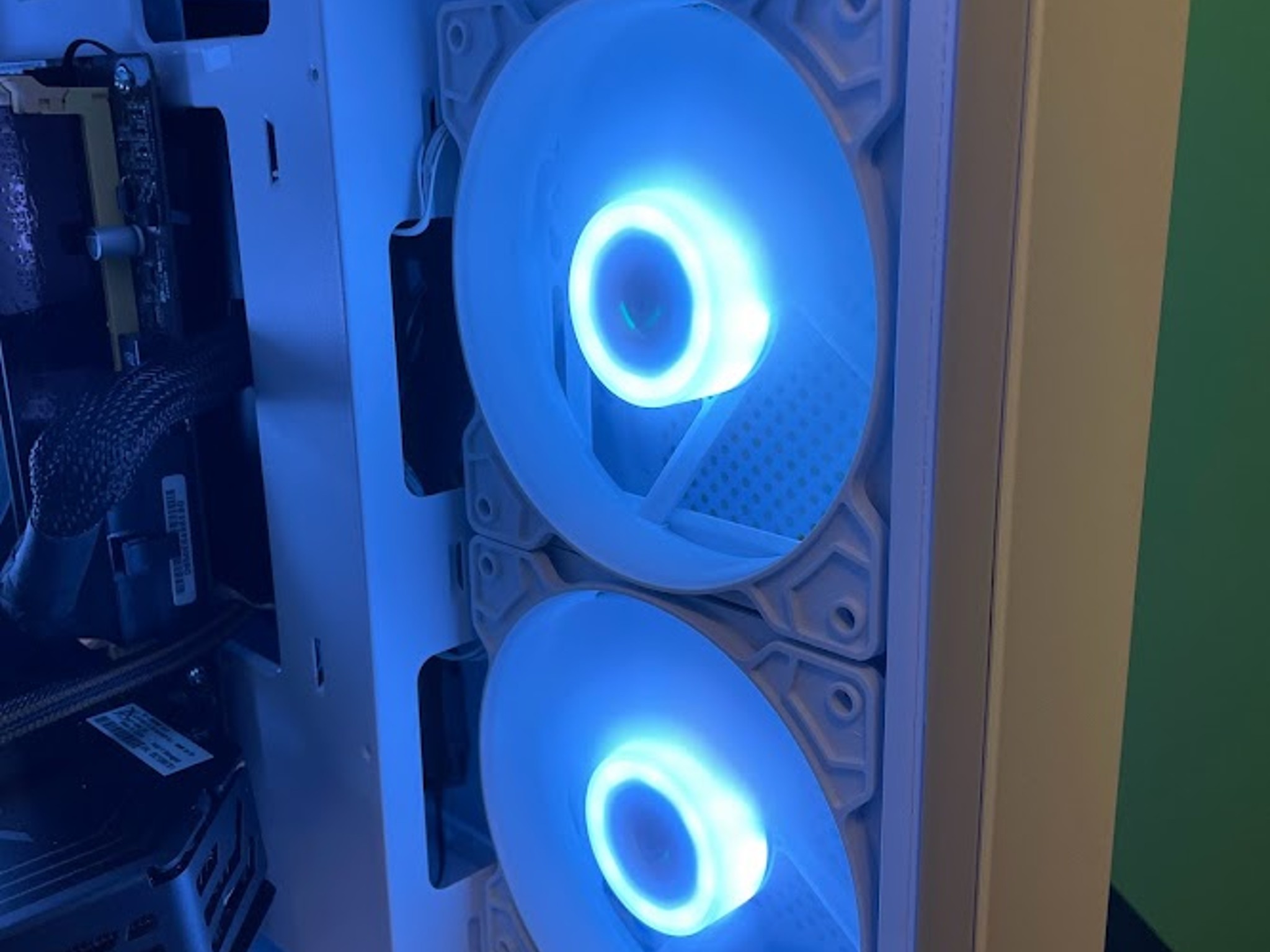 CLEAN White Gaming PC| Intel i5 / Amd RX580 / 8GB / 500GB SSD Win 10 Pro WiFi