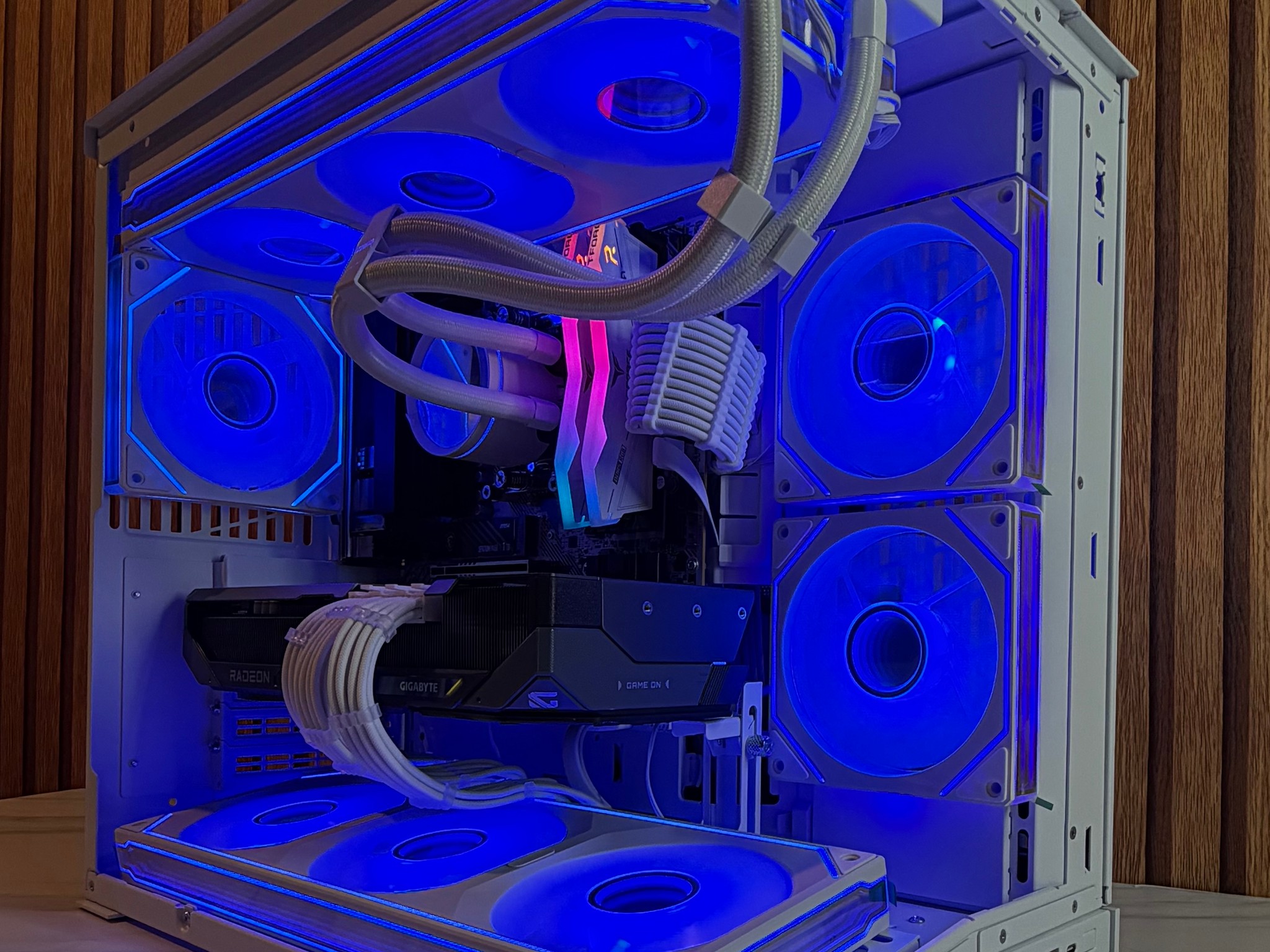9070 XT 16GB | RYZEN 7 9800X3D | 16GB DDR5 | 1TB NVME | 360MM AIO | 850W
