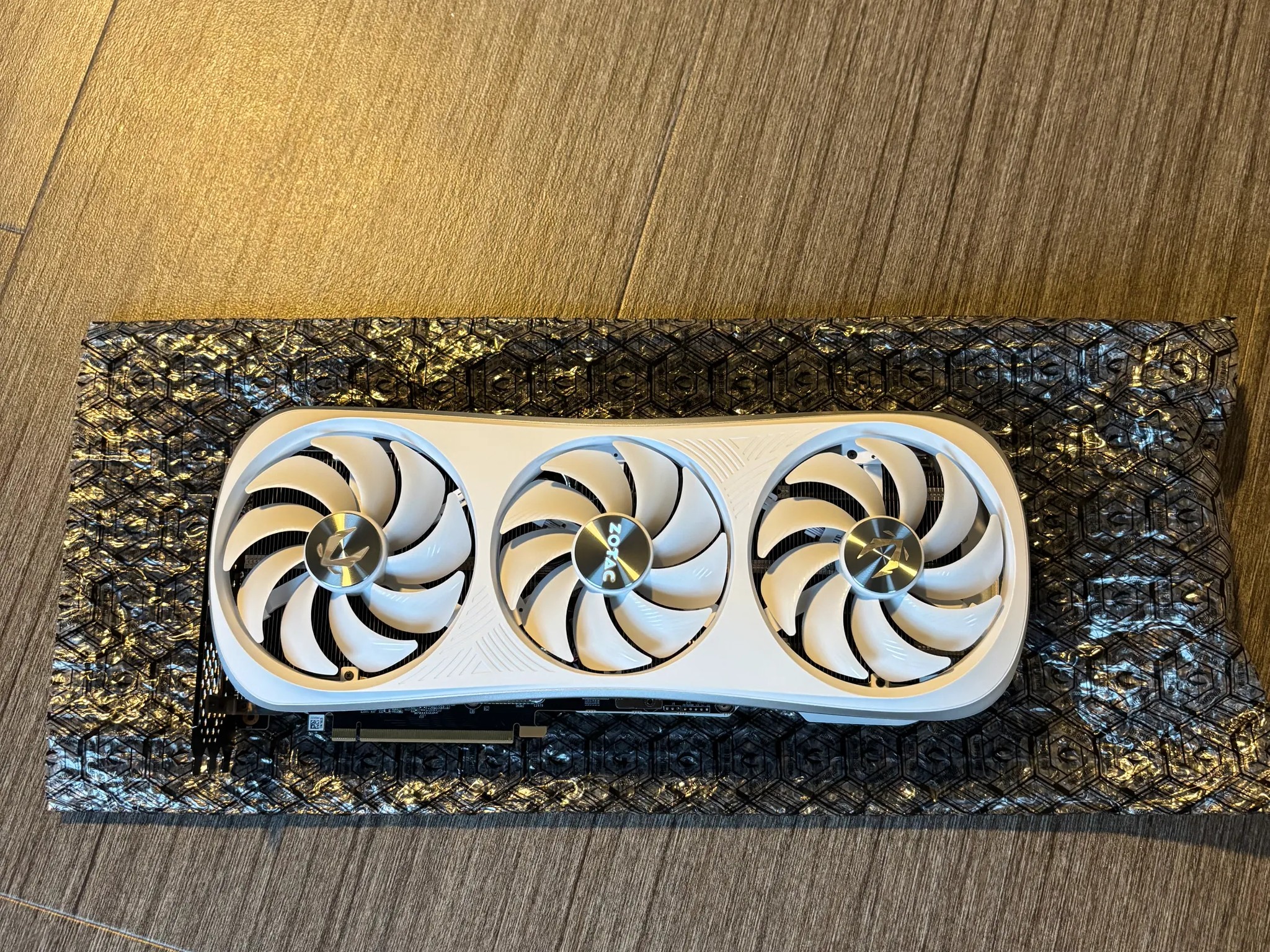 ZOTAC GAMING GeForce RTX 4090 Trinity OC White Edition