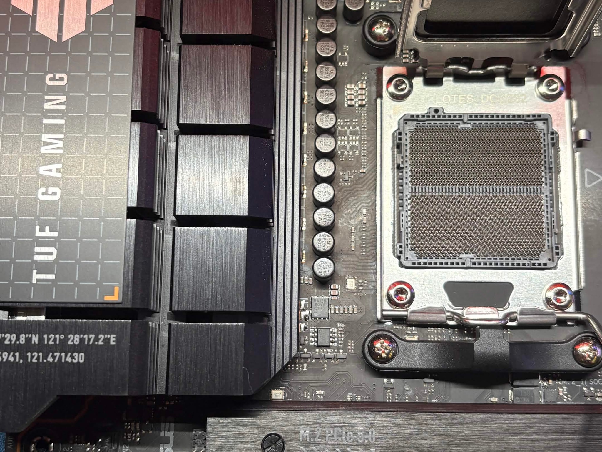 ASUS TUF GAMING X670E-PLUS WIFI ATX AM5 MOTHERBOARD - BOX & SHOWN CABLES INCLUDED - RECENT BIOS