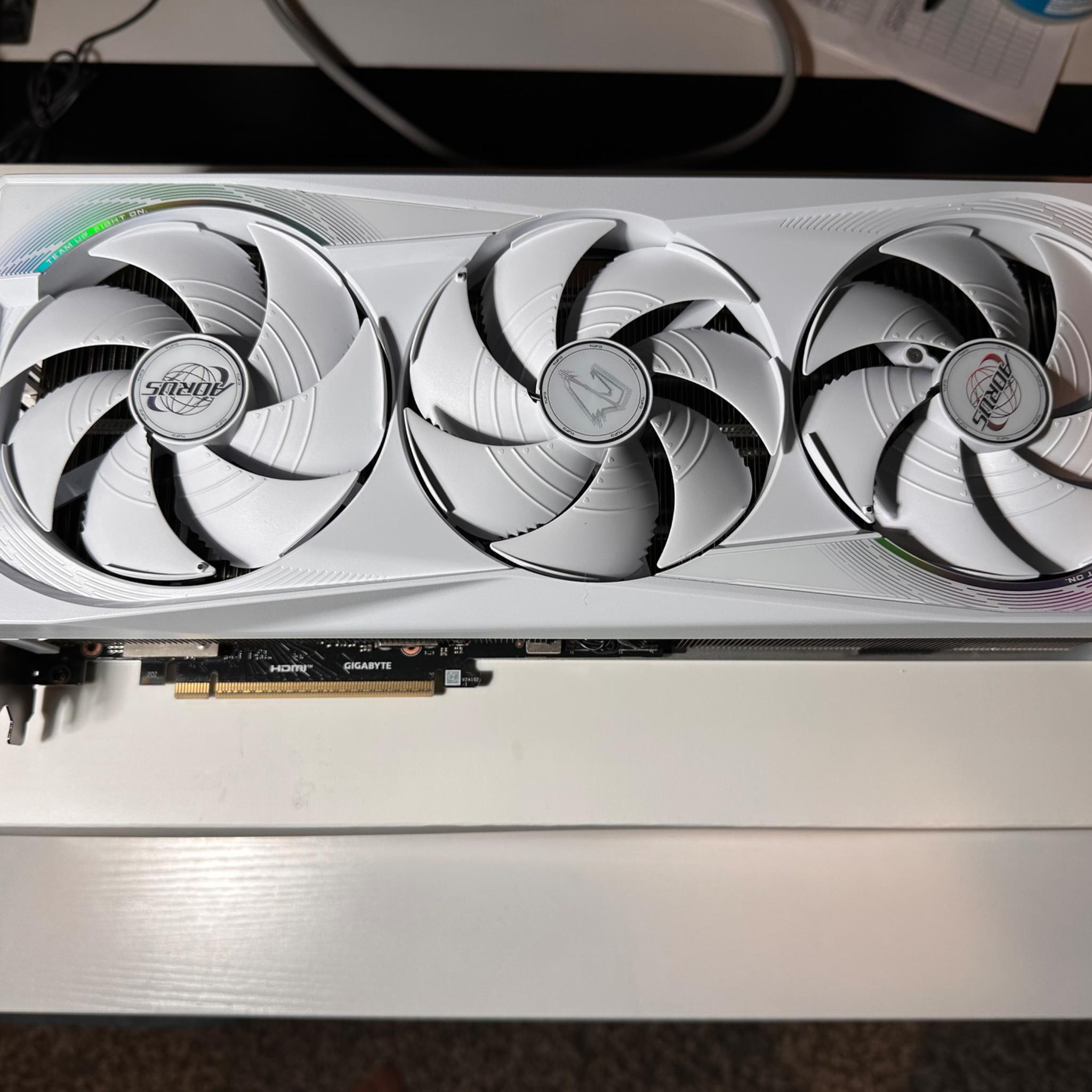 Gigabyte AORUS RTX 5080 Master Ice