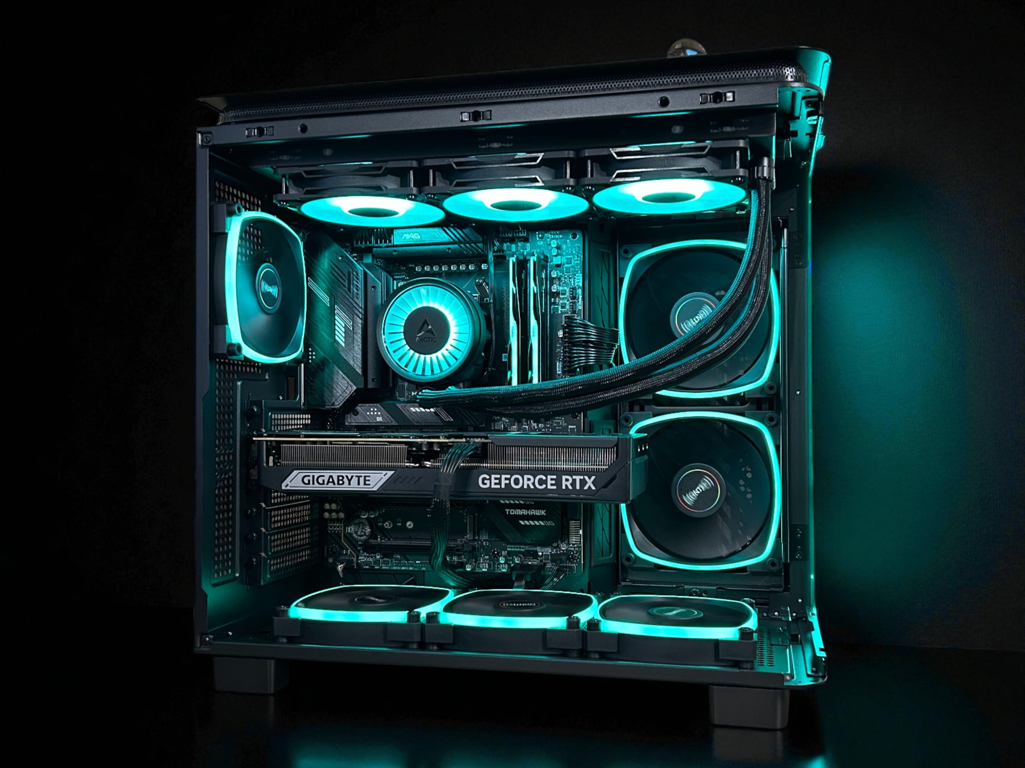 RTX 5080 | Ryzen 7 9800X3D | 32GB DDR5 6200MT/s CL30 | 2TB NVMe | The Commander RTX