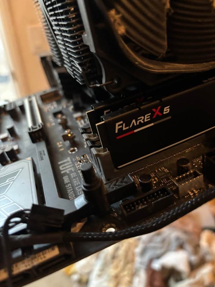 ASUS TUF Z790-PLUS WIFI & Intel Core i7-13700K, DDR5 32 GB @6000mhz, CPU cooler
