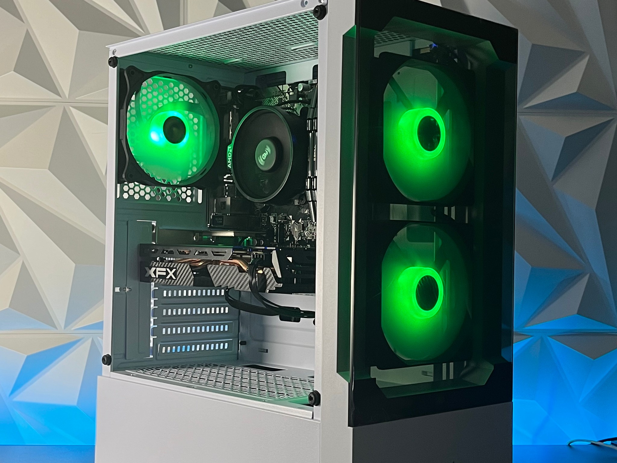 RX 580 8GB OC+, Ryzen 5 2400G, 16GB RAM | White RGB Gaming Computer/PC