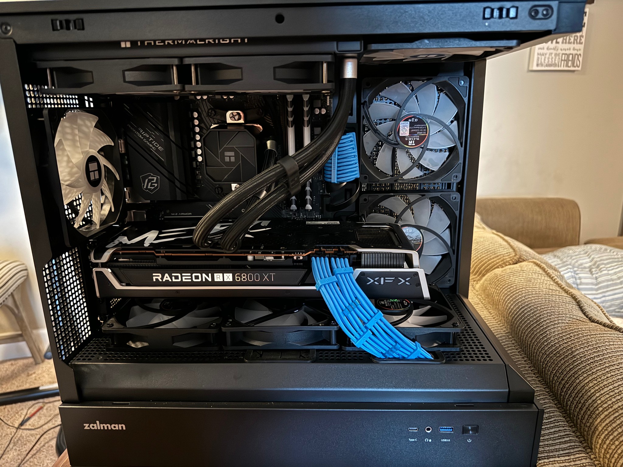 Ryzen 7 5800X3D (= i7-13700K) + RX 6800 XT (= RTX 3080) Gaming PC, 32 GB of RAM, 2 TB of storage