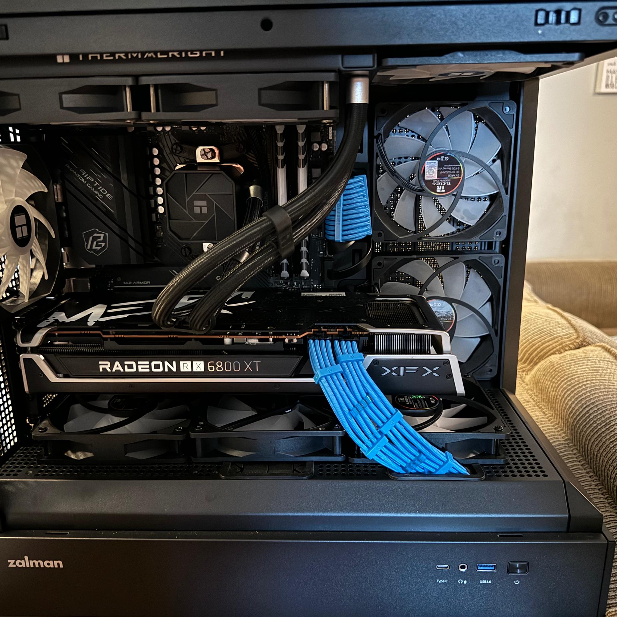 Ryzen 7 5800X3D (= i7-13700K) + RX 6800 XT (= RTX 3080) Gaming PC, 32 GB of RAM, 2 TB of storage