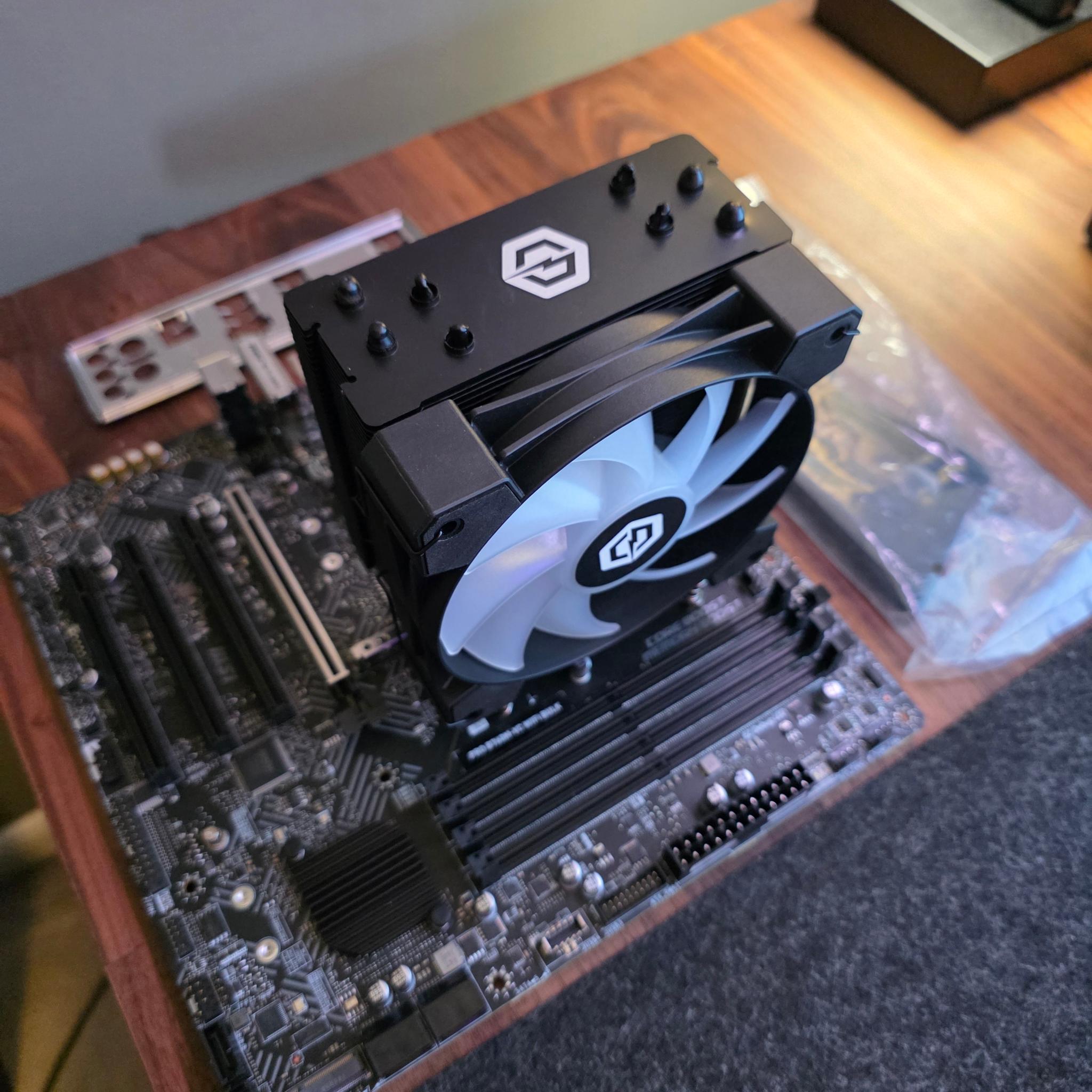 Intel i5-14400F + Msi B760M VC WIFI + cpu cooler