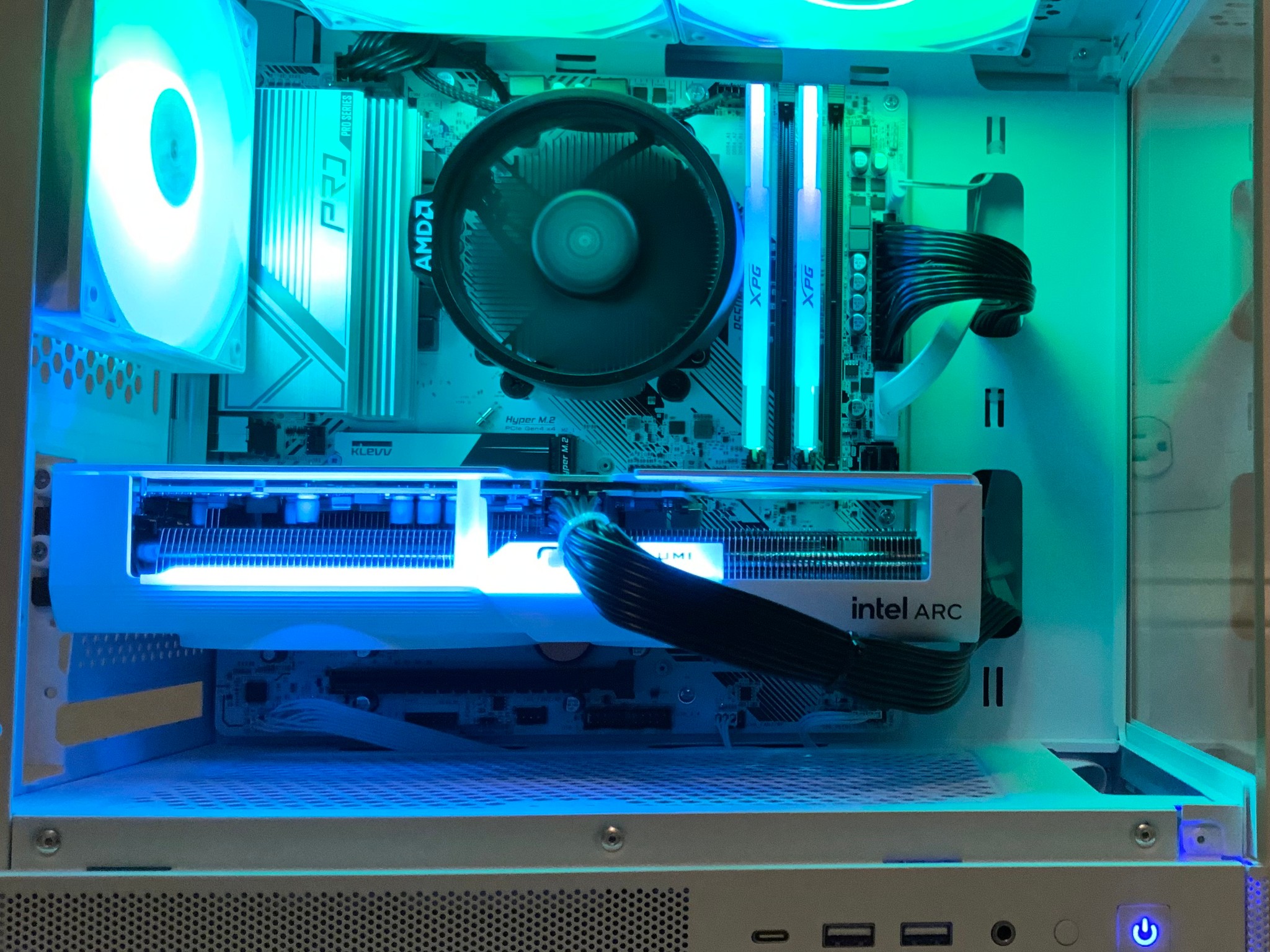 Extreme value white and black gaming pc Intel arc b580 and ryzen 5 5600!!