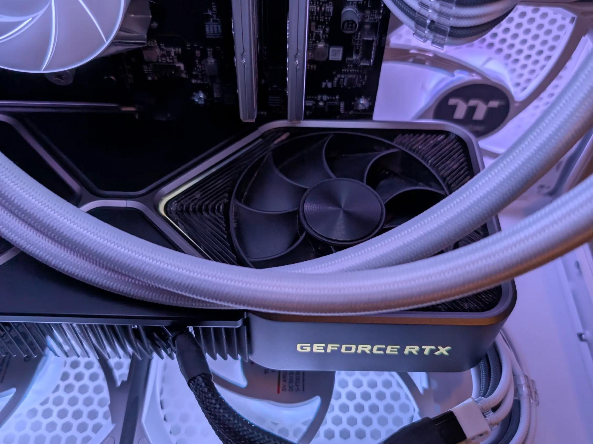 Compact High Perf Gamer - RTX 3080ti | R 7 5700x3d | 32 GB DDR4 3600 | 1 TB NVME