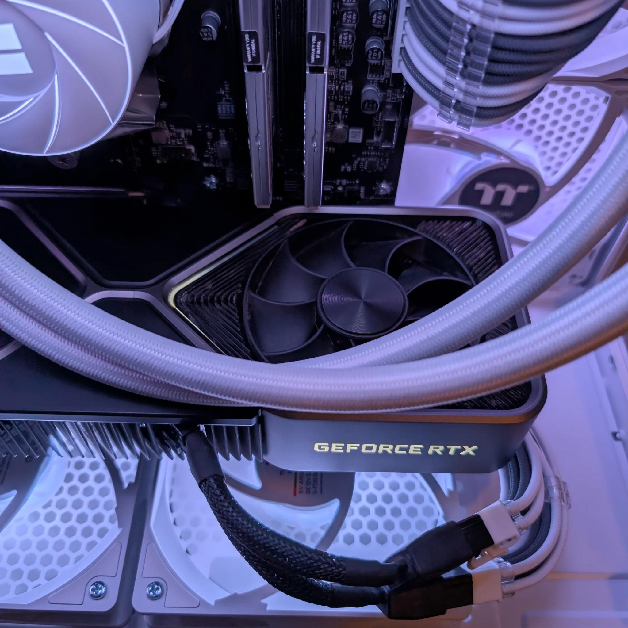 Compact High Perf Gamer - RTX 3080ti | R 7 5700x3d | 32 GB DDR4 3600 | 1 TB NVME