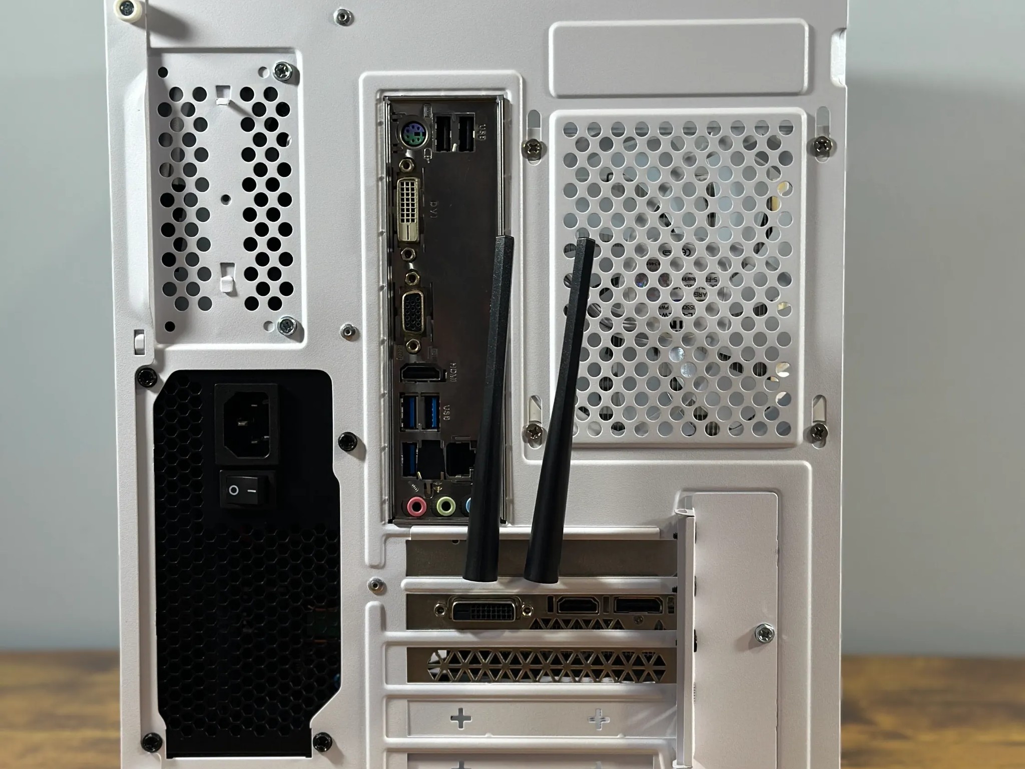 GTX 1660Ti | Ryzen 5 3500X | 16GB DDR4 | 1TB NVME | Windows 11 | WIFI + BT | Custom Gaming PC