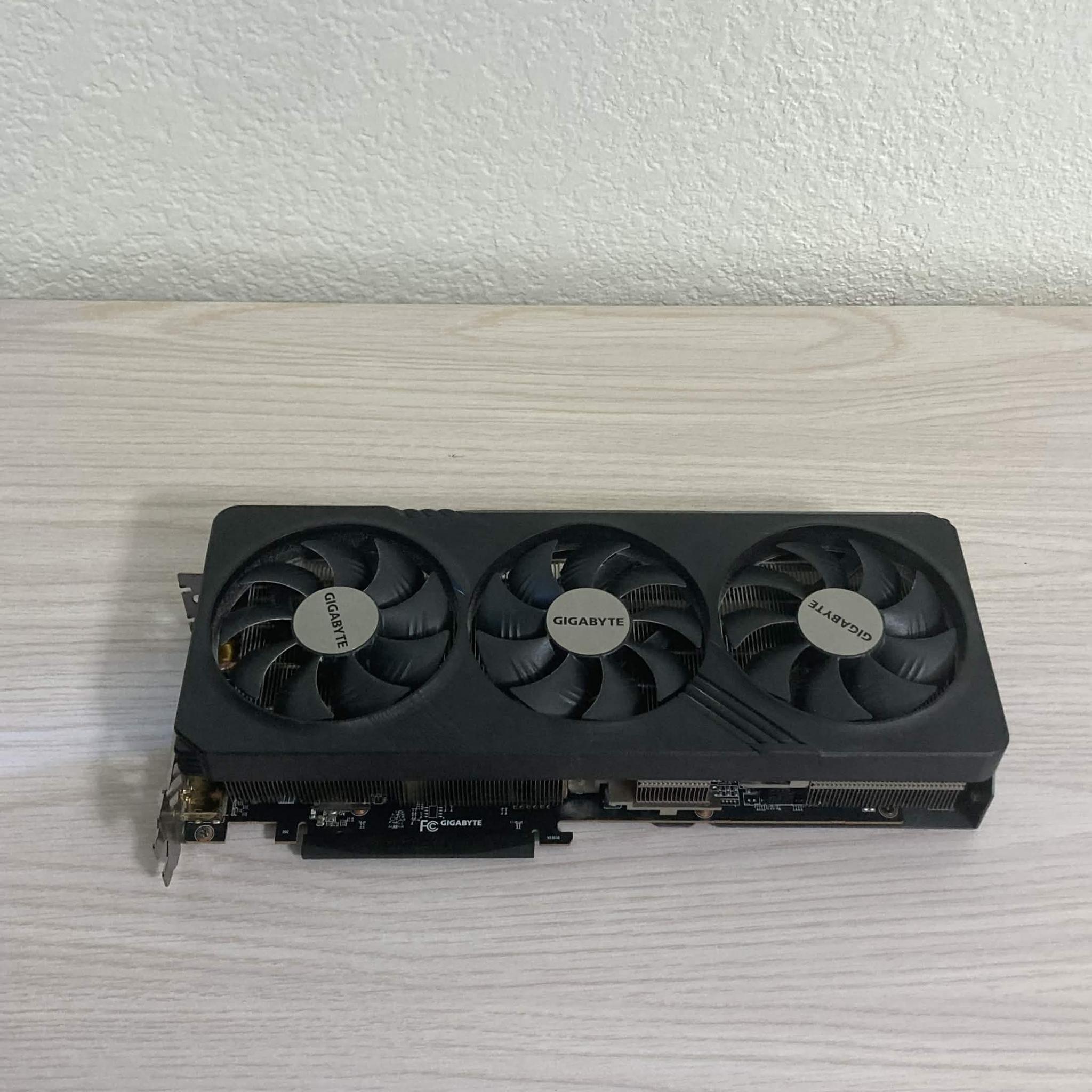 GIGABYTE Radeon RX 7800 XT GAMING OC 16G