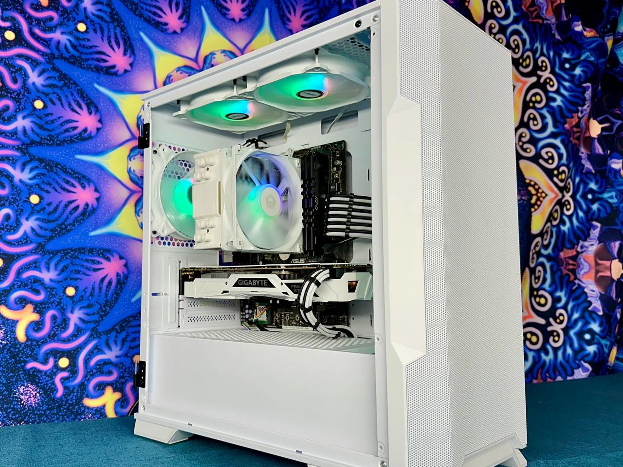 Black and White custom gaming PC I7-6700, 32 GB DDR4, GTX 1070 8 GB, 512GB SSD RGB Fans