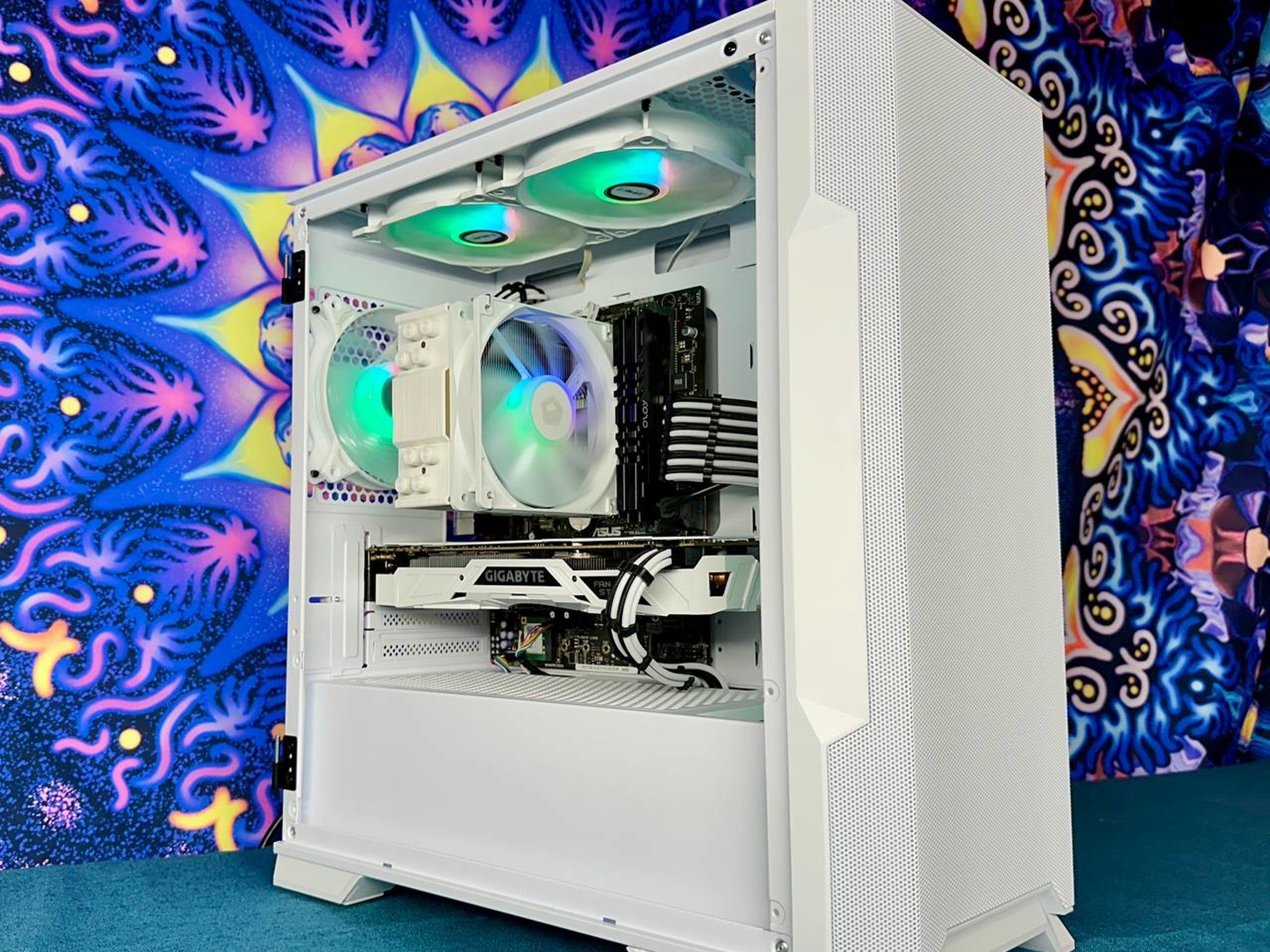 Black and White custom gaming PC I7-6700, 32 GB DDR4, GTX 1070 8 GB, 512GB SSD RGB Fans