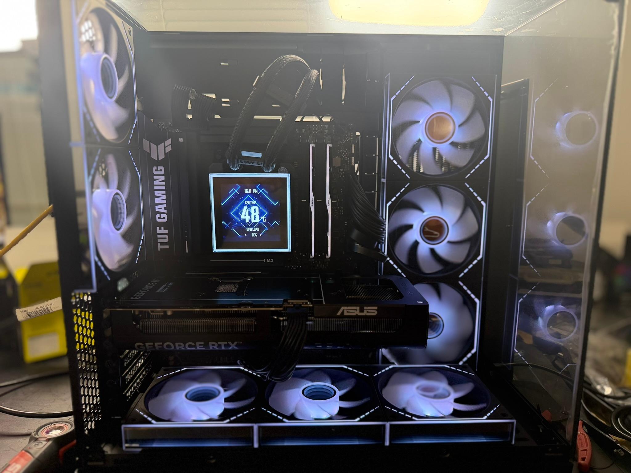 Ryzen 7 9700X| RTX 5070 OC | 32gbs 6000MT's CL36|2 Tb M.2