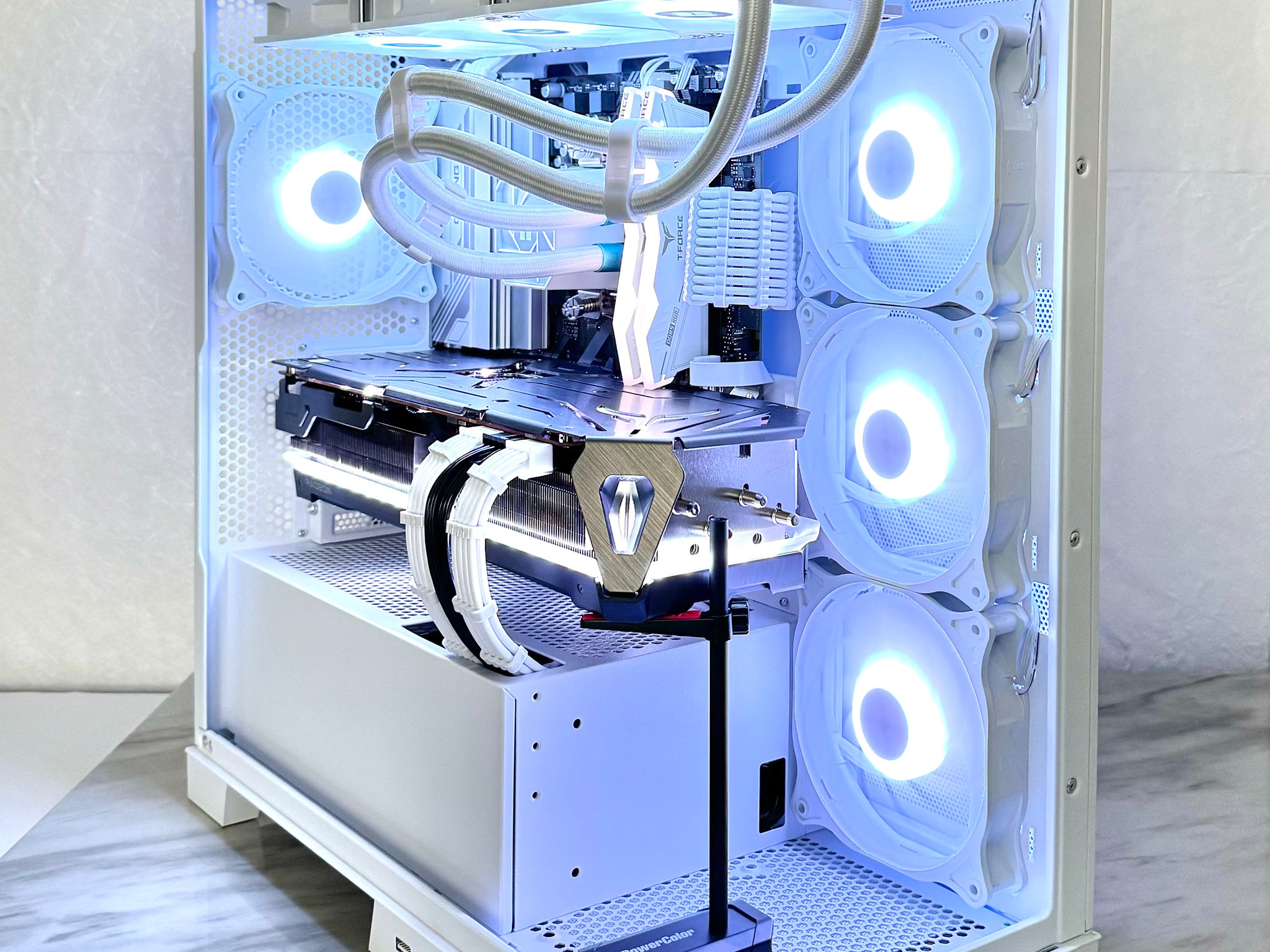 ⬜️⚫️Ultimate 4K/1440p Gaming workstation◻️Rx 7900 XTX◻️Ryzen 7 8700F ◻️W11 pro◻️32gb Ram◽️1Tb ⚫️⬜️