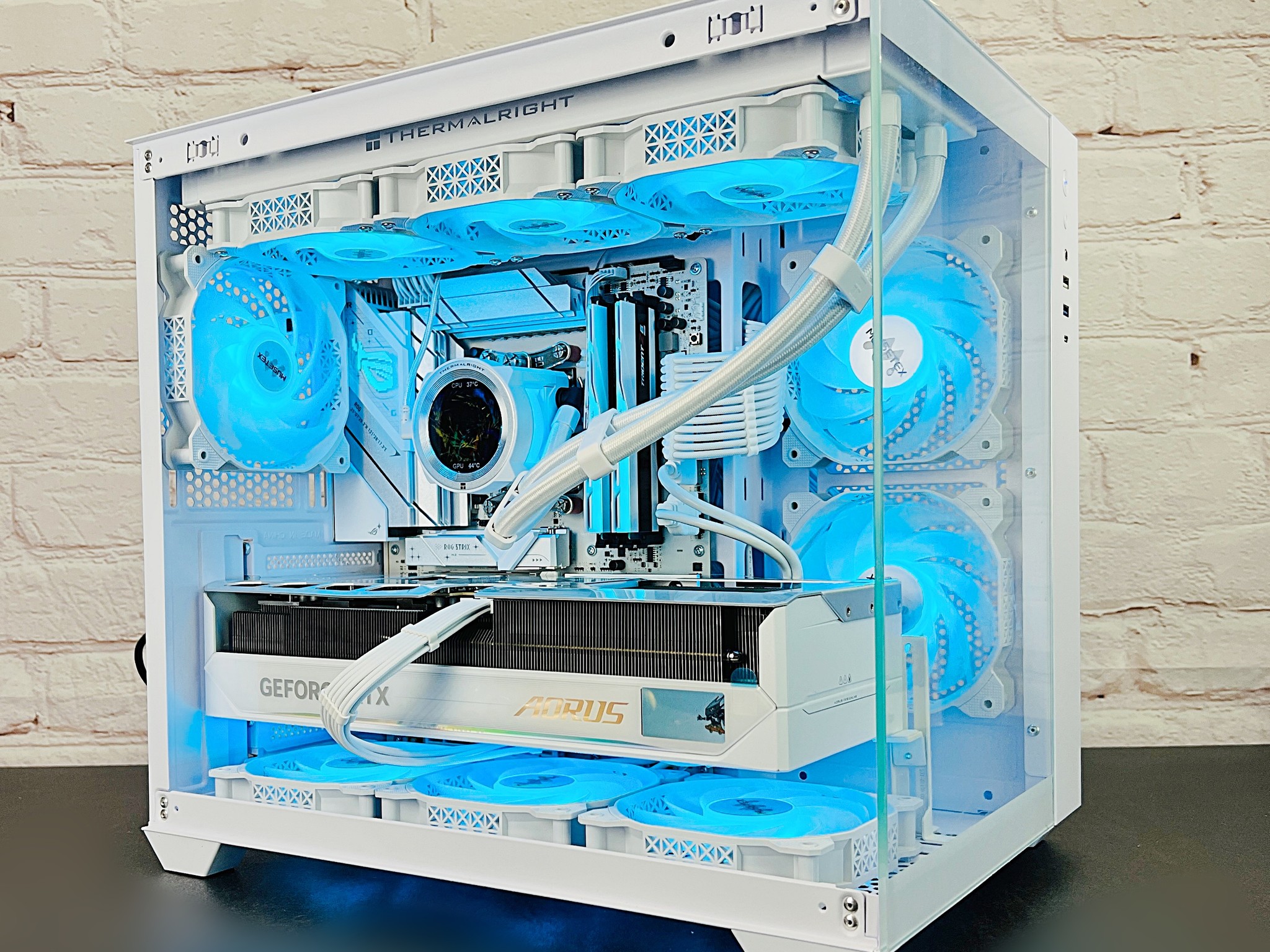 5080 AORUS MASTER ICE 9800X3D 32GB DDR5 2TB M.2 WIFI 7 Win 11 Pro