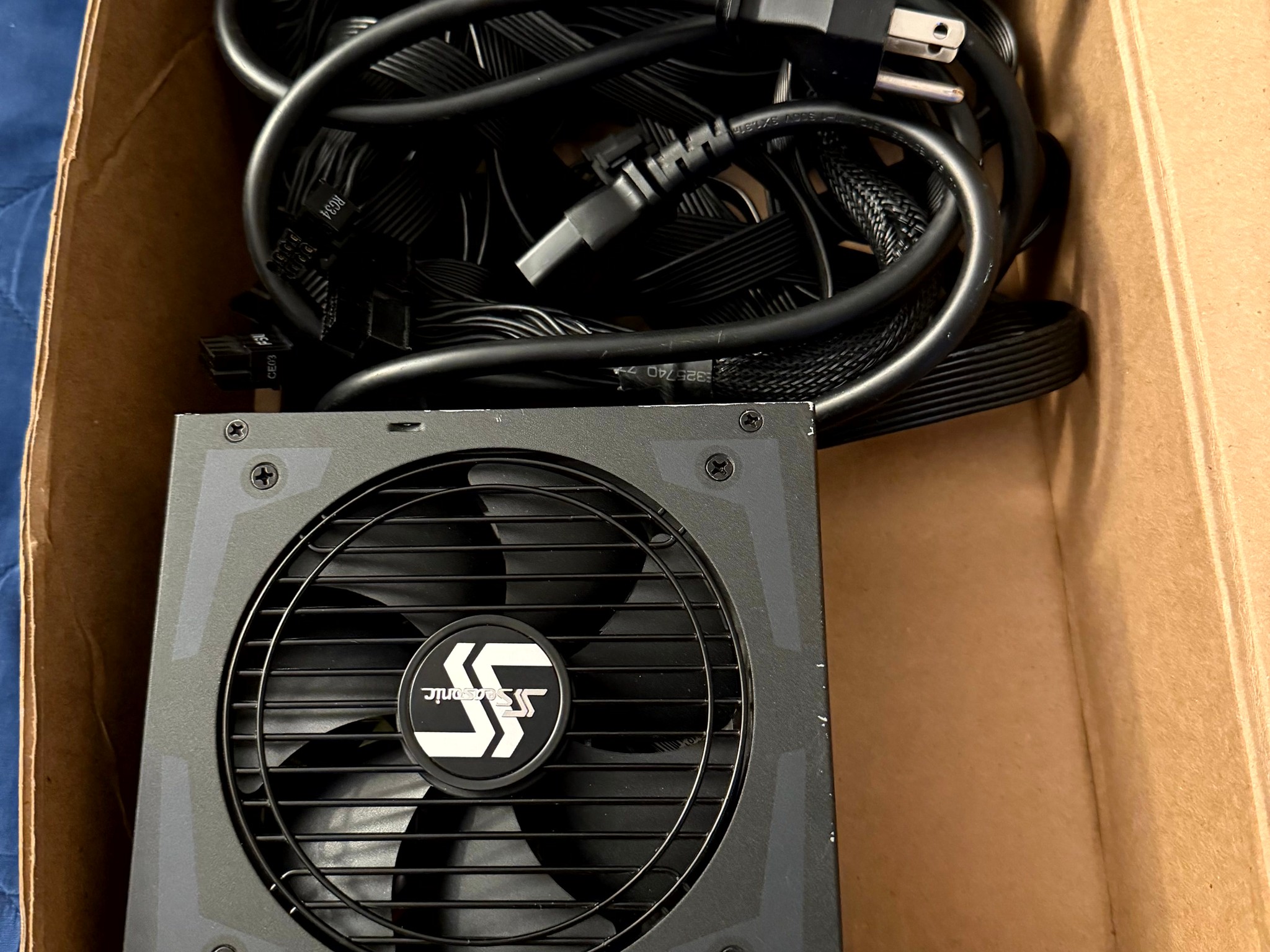 SeaSonic FOCUS Plus Platinum 850 W 80+ Platinum Certified Fully Modular ATX Power Supply