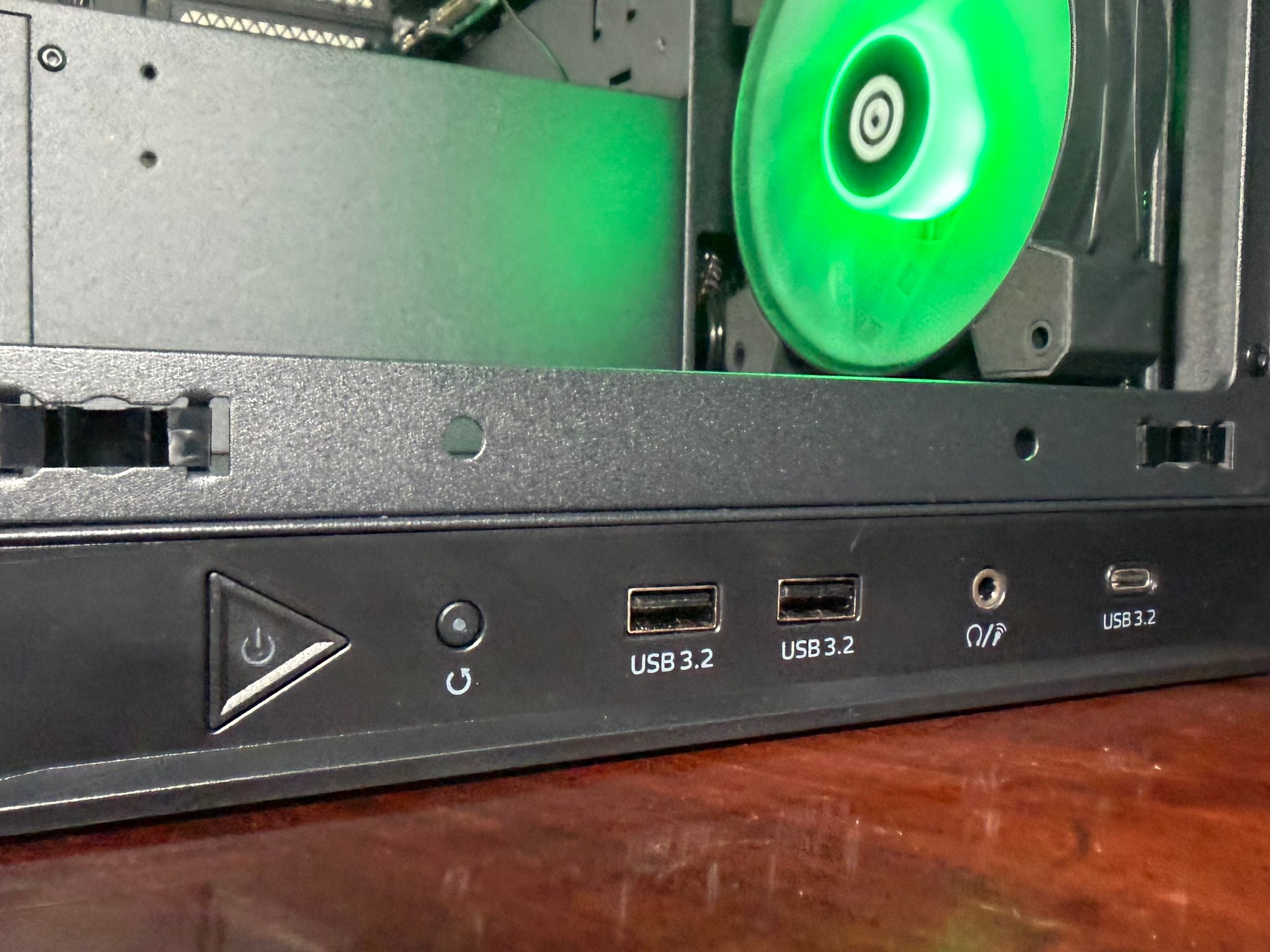 👽Value 1080p Monster👽 i7 7700 | GTX 1070 | 16GB RAM | 1.25TB Storage