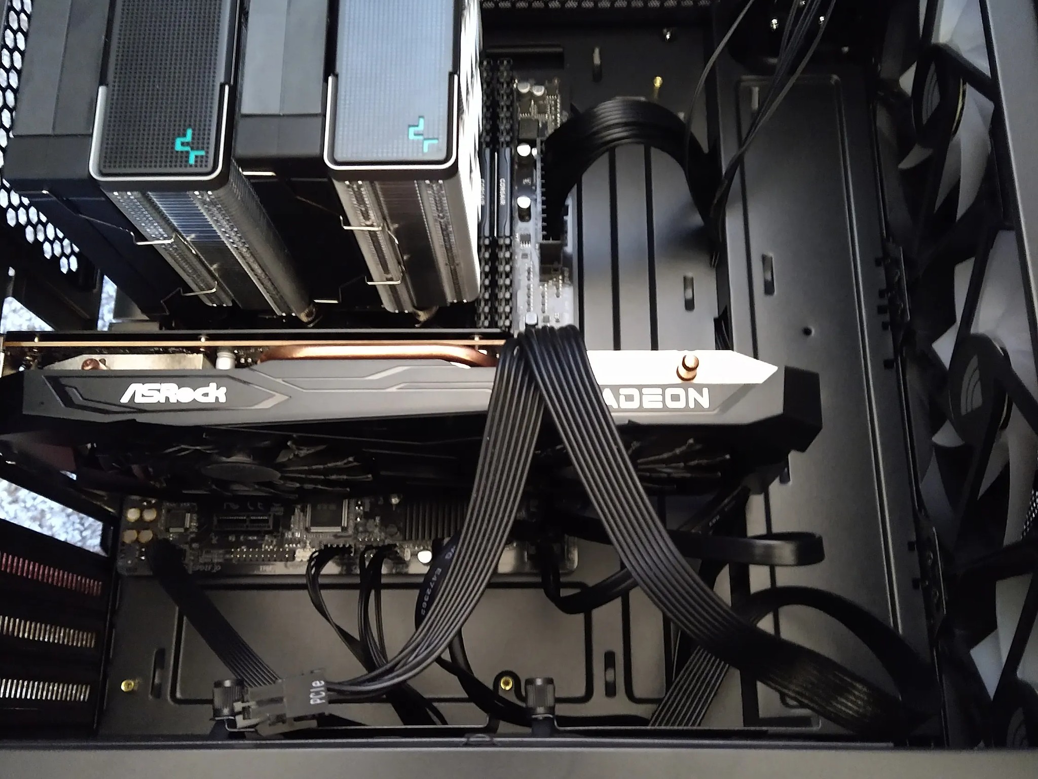 Desktop Gaming PC (RX 6650 XT + Ryzen 7 5800X) - 32GB Ram - 1399 GB SSD - Windows 10