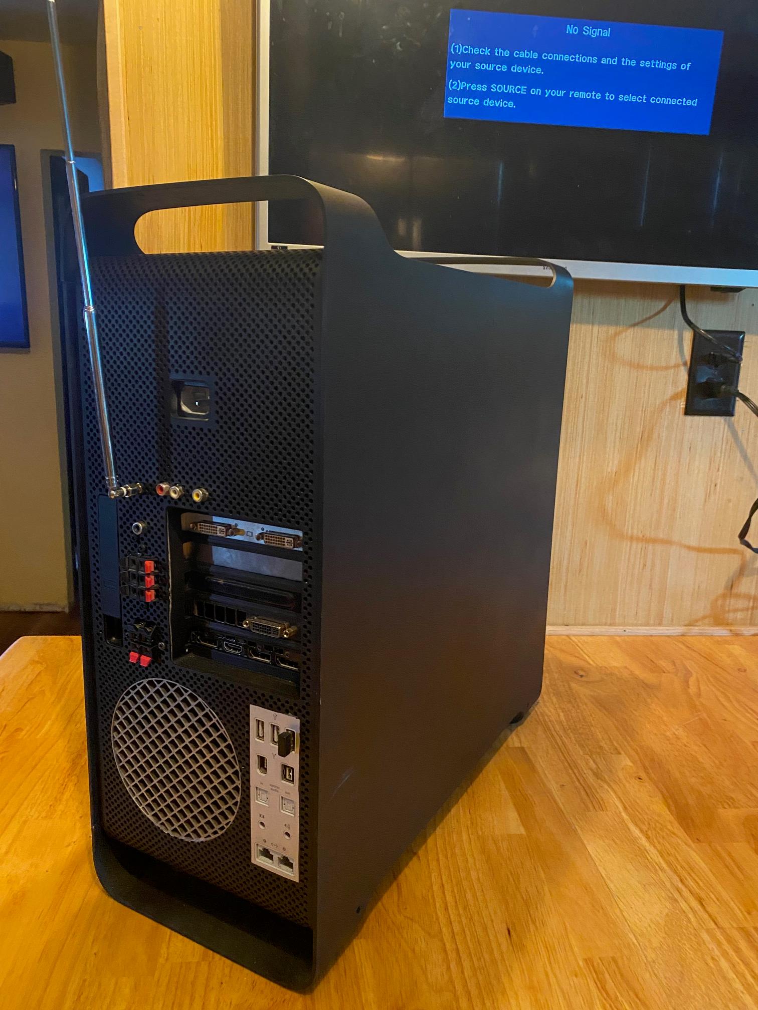 Custom Apple Mac Pro 3, 1 | Built in 7" Android touchscreen receiver | LEDs