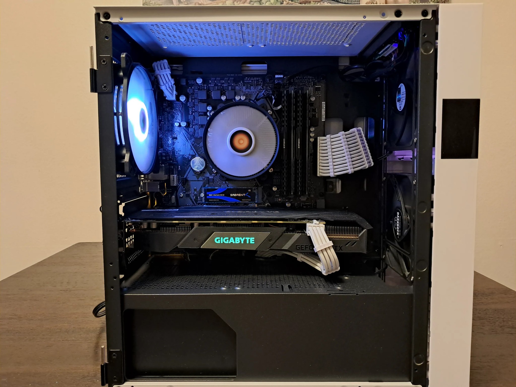 🔵⬜ Aesthetic Gaming PC ⬜🔵 Ryzen 5 3400G 3.7-4.2 GHz | Nvidia GTX 1660 Super | 1TB SSD