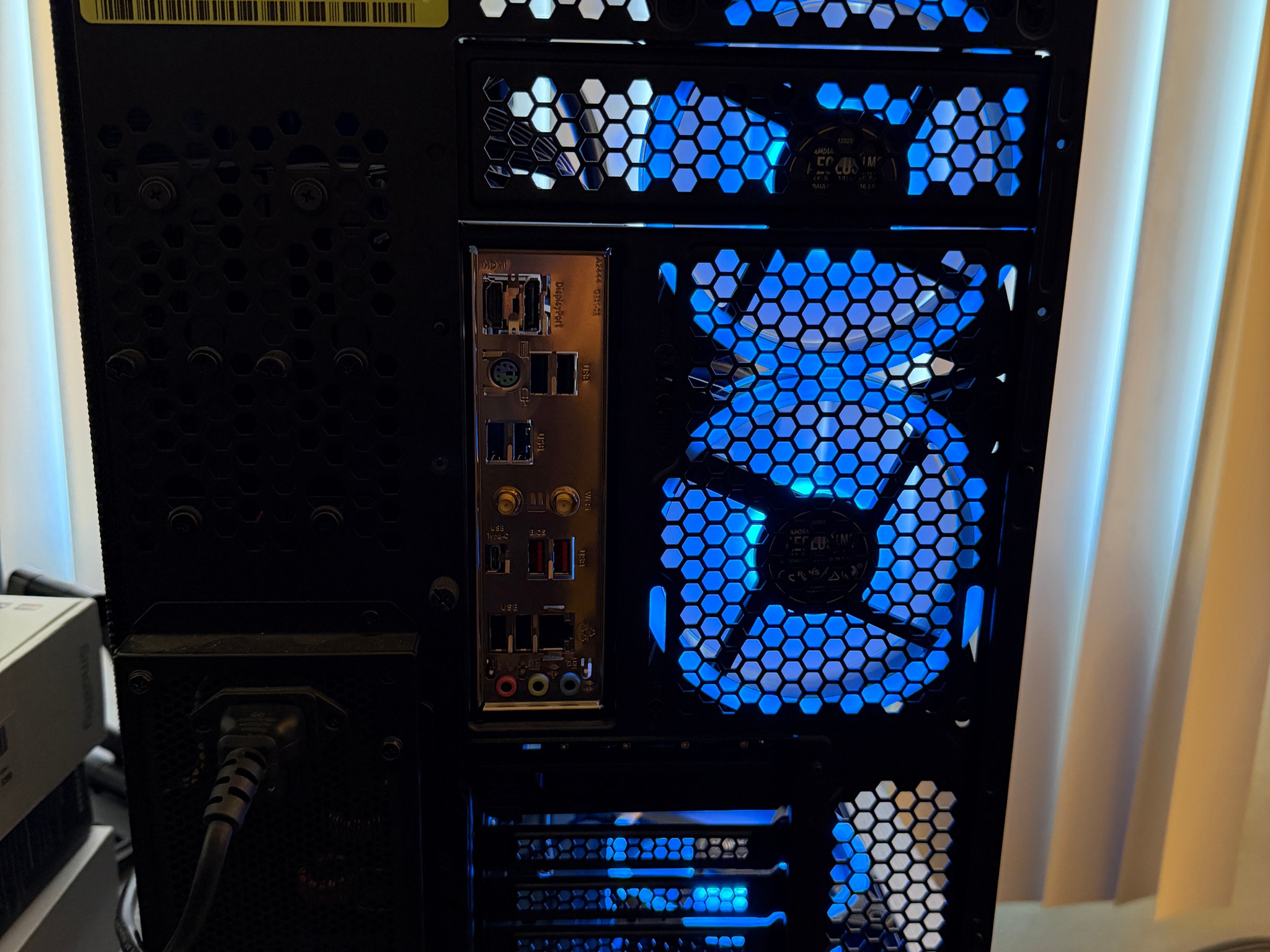 Skytech O11V Gaming PC AMD Ryzen 7 7700 RX 9070 XT 16GB 64GB DDR5 2TB NVMe Custom Gaming PC Build