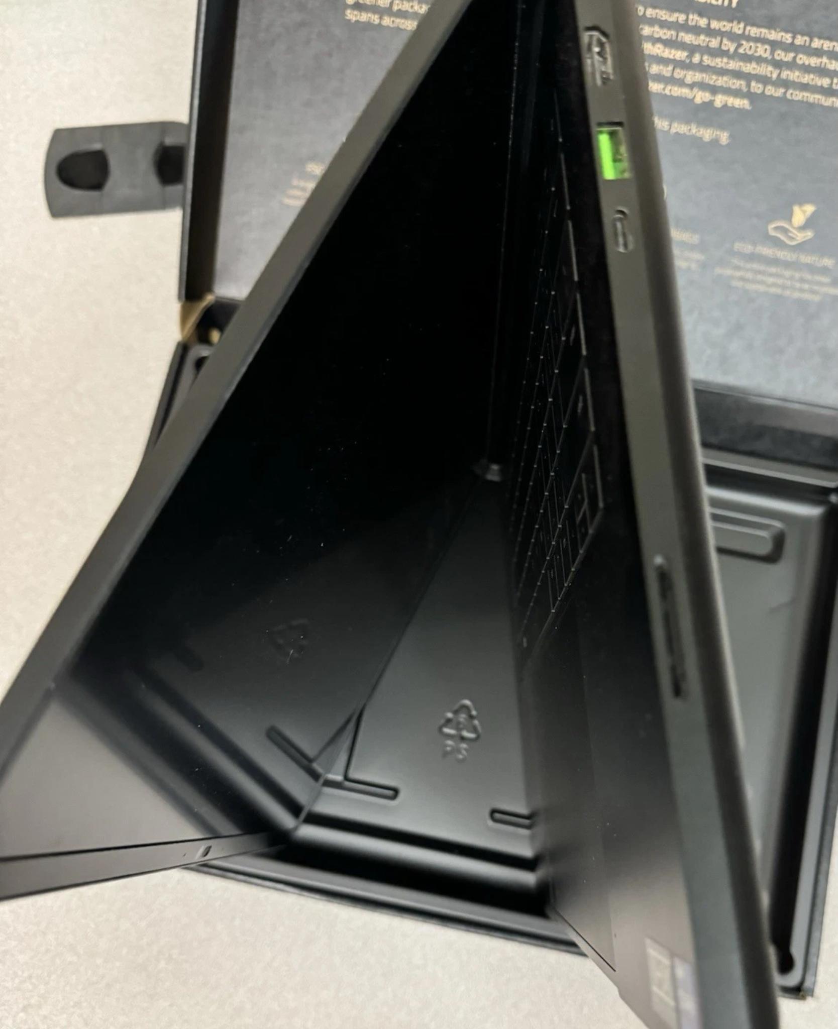 Razer Blade 16 RTX 4080 i9 13th gen