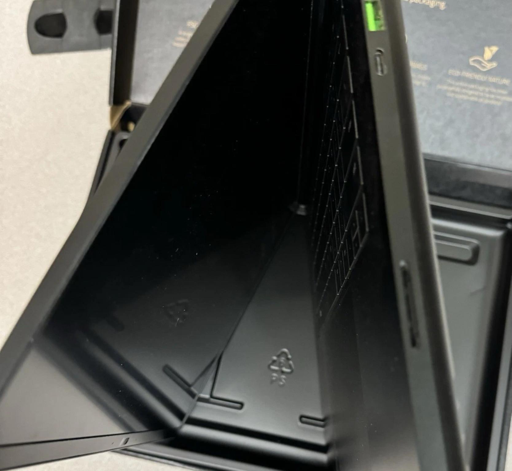 Razer Blade 16 RTX 4080 i9 13th gen