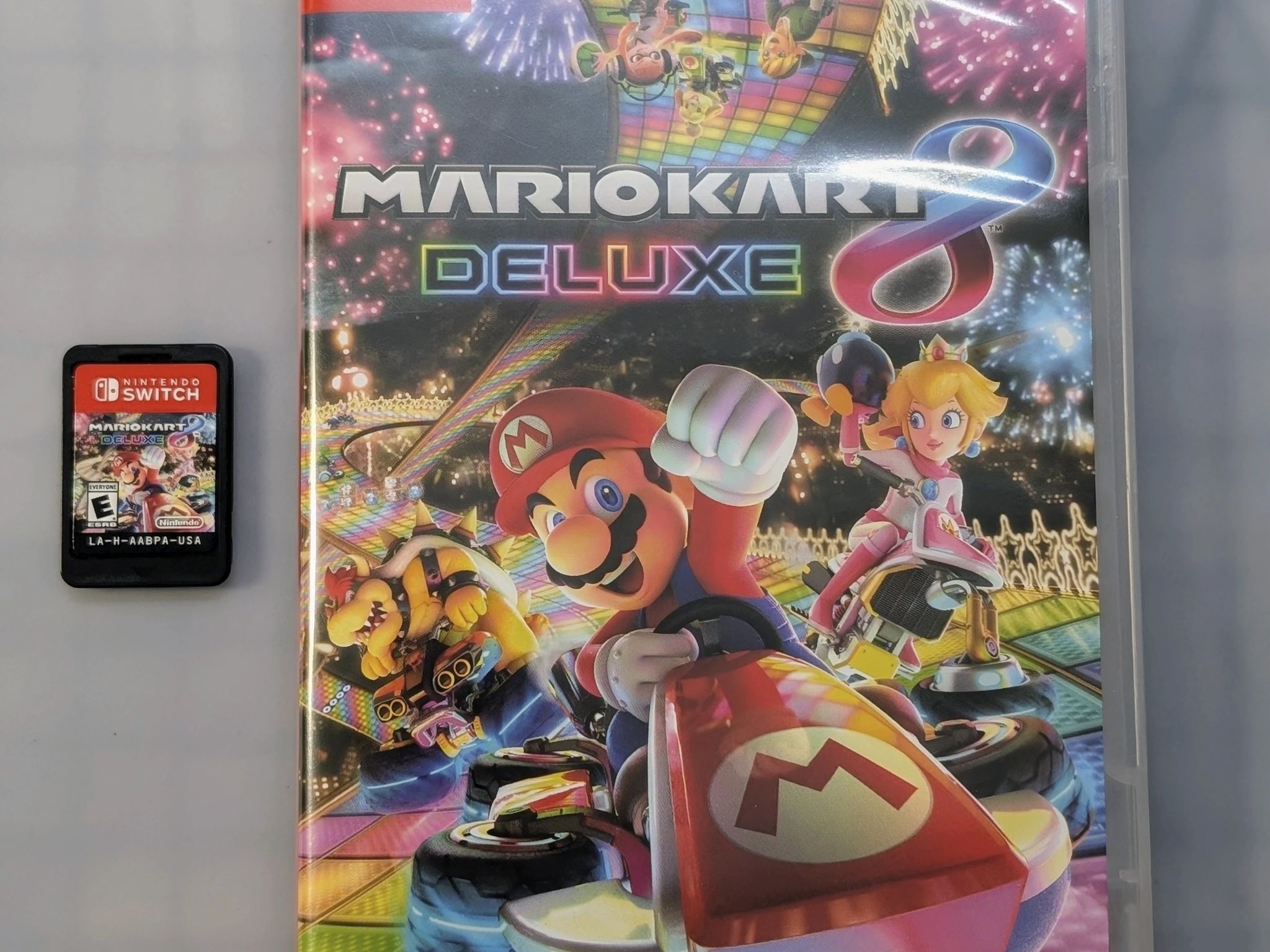 Mario Kart 8 Deluxe Edition (Nintendo Switch, 2017) [Physical]