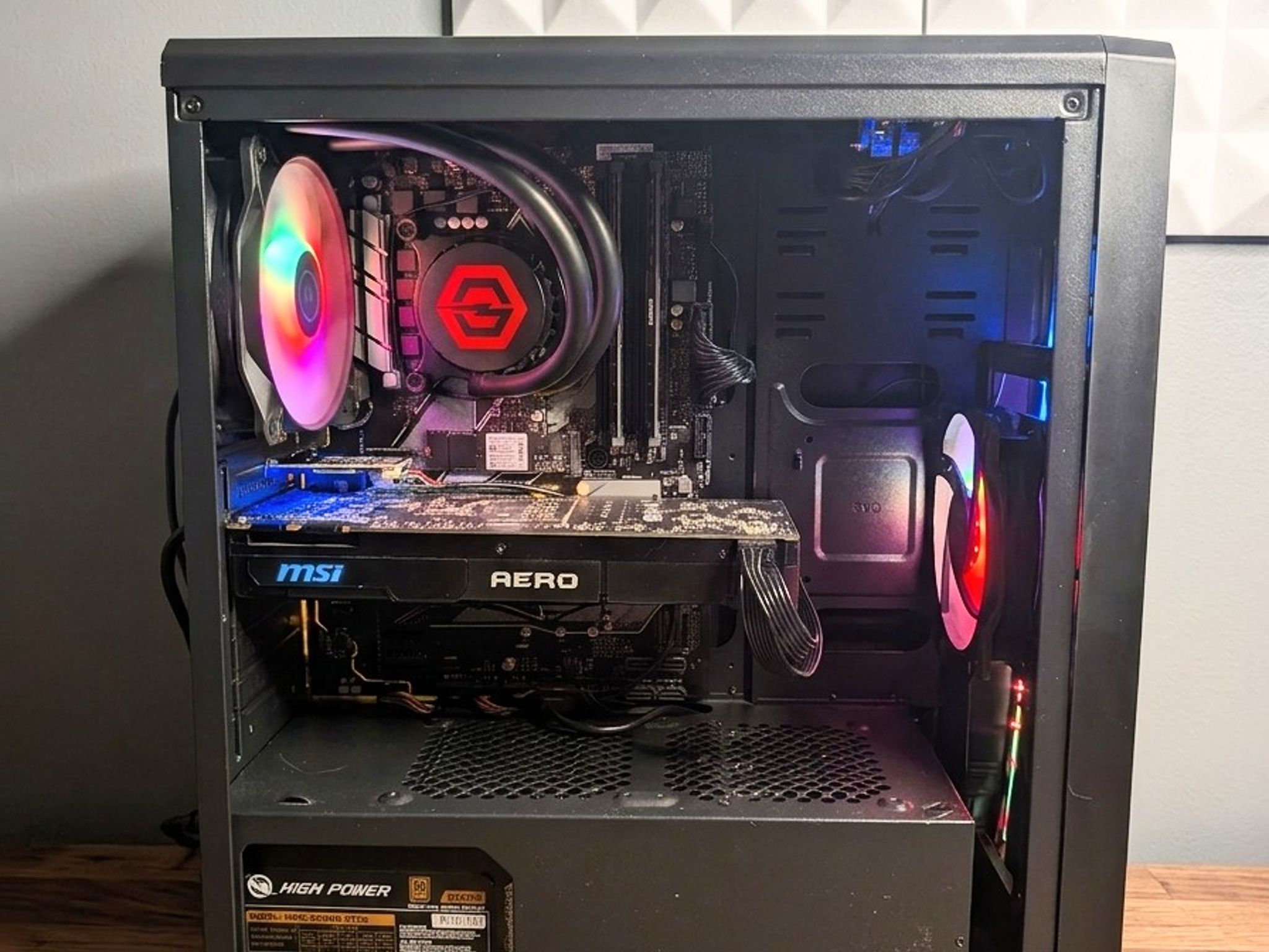 GAMING PC/GTX 1070Ti/8700K/16GB/512GB SSD/WIFI&BT