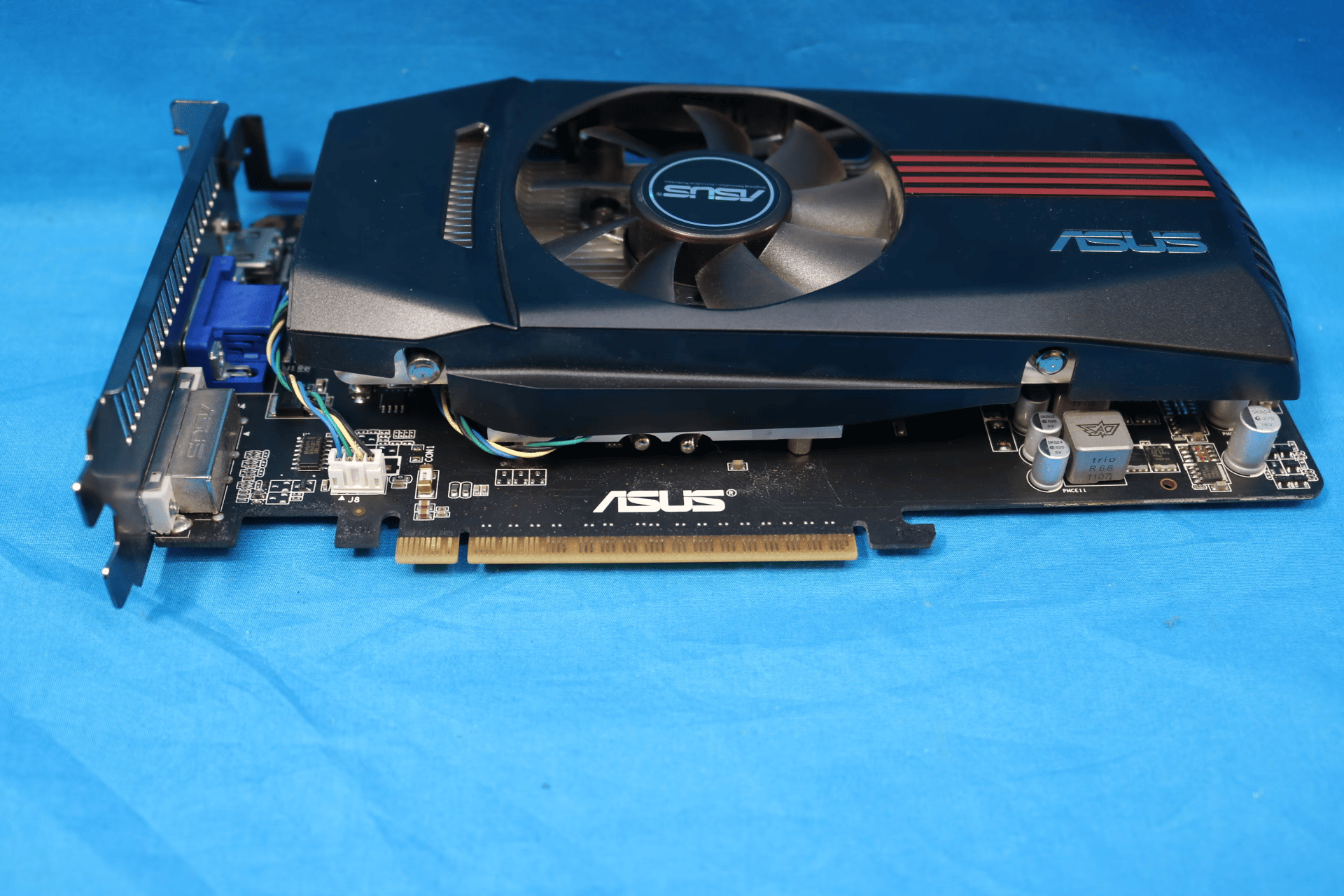 ASUS NVIDIA GeForce GTX 550 Ti 1GB GDDR5 PCIe 2.0 x16 Desktop GPU ENGTX550 Ti DC/DI/1GD5
