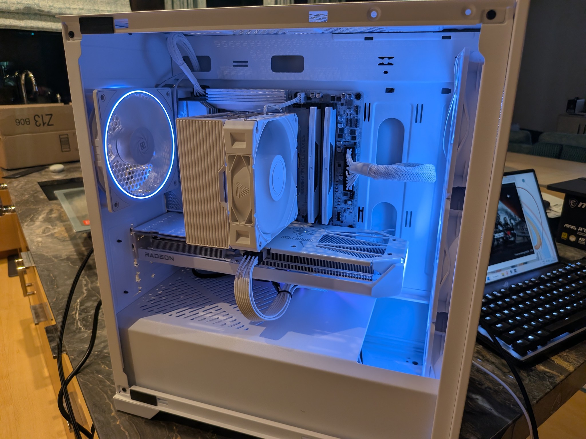 1440p Snow Box - RX 9060 XT 16 GB, Ryzen 5 7500F, 32 GB DDR5, 2 TB Gen 4 NVME, RGB