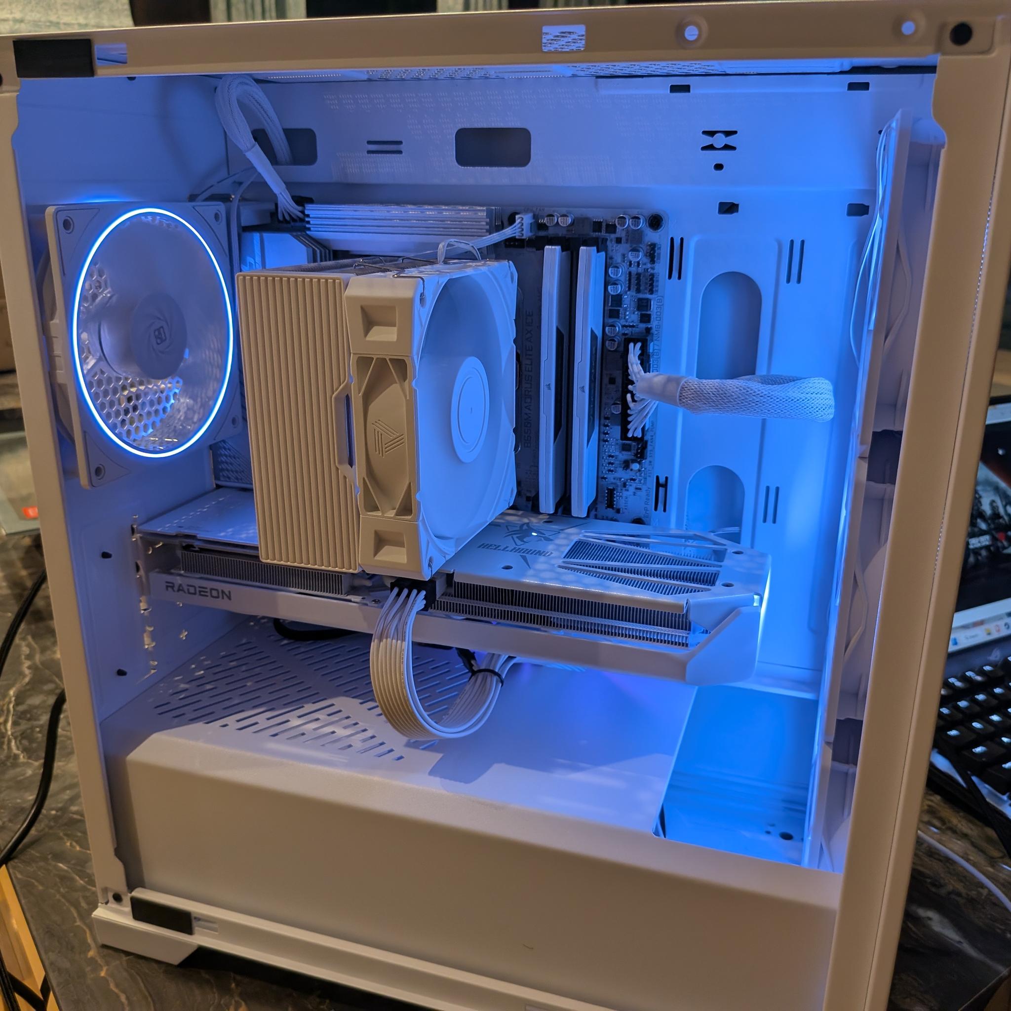 1440p Snow Box - RX 9060 XT 16 GB, Ryzen 5 7500F, 32 GB DDR5, 2 TB Gen 4 NVME, RGB
